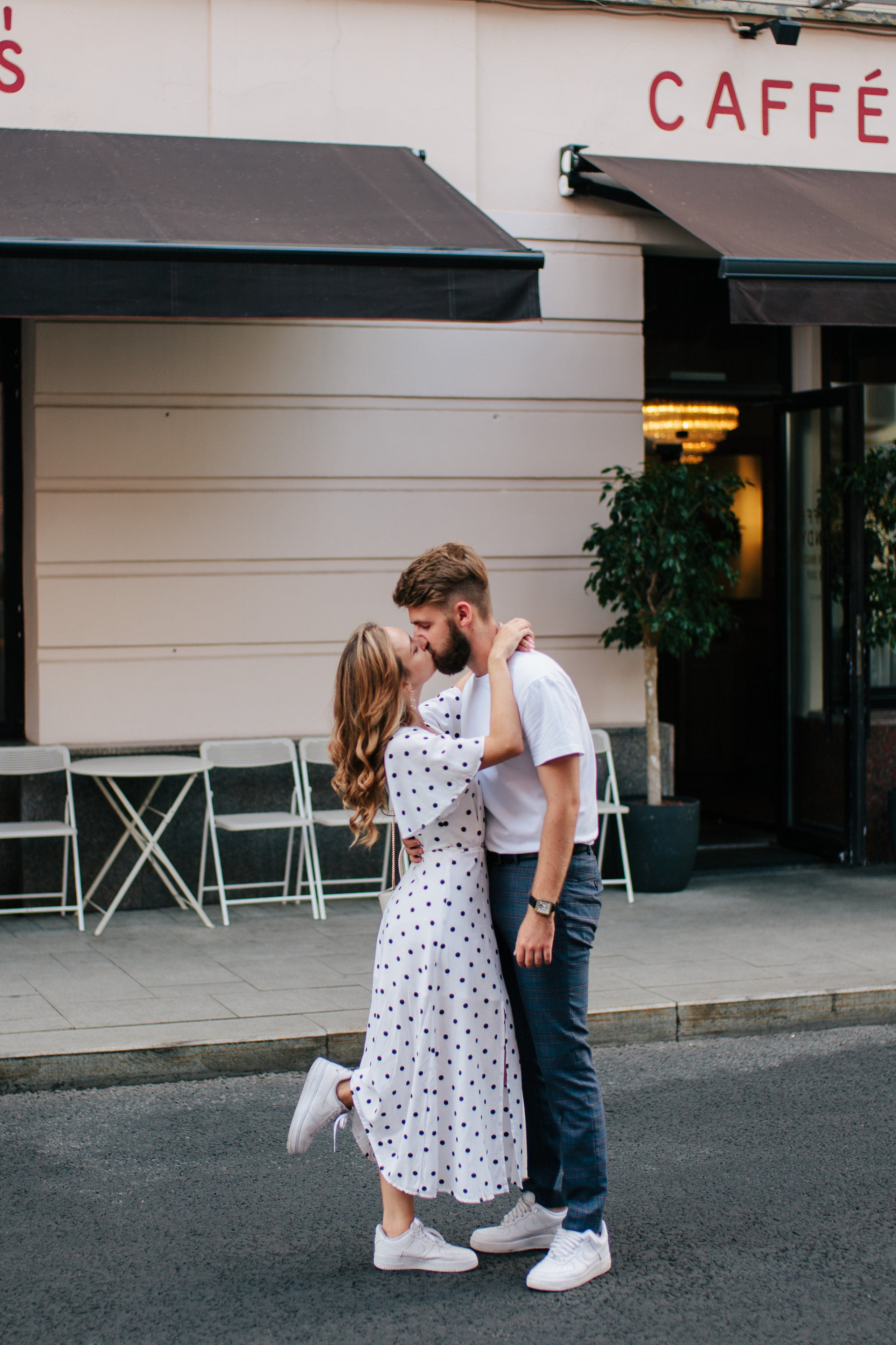 Лавстори в Москве фотограф, прогулка по Чистым Прудам, кафе Mandys