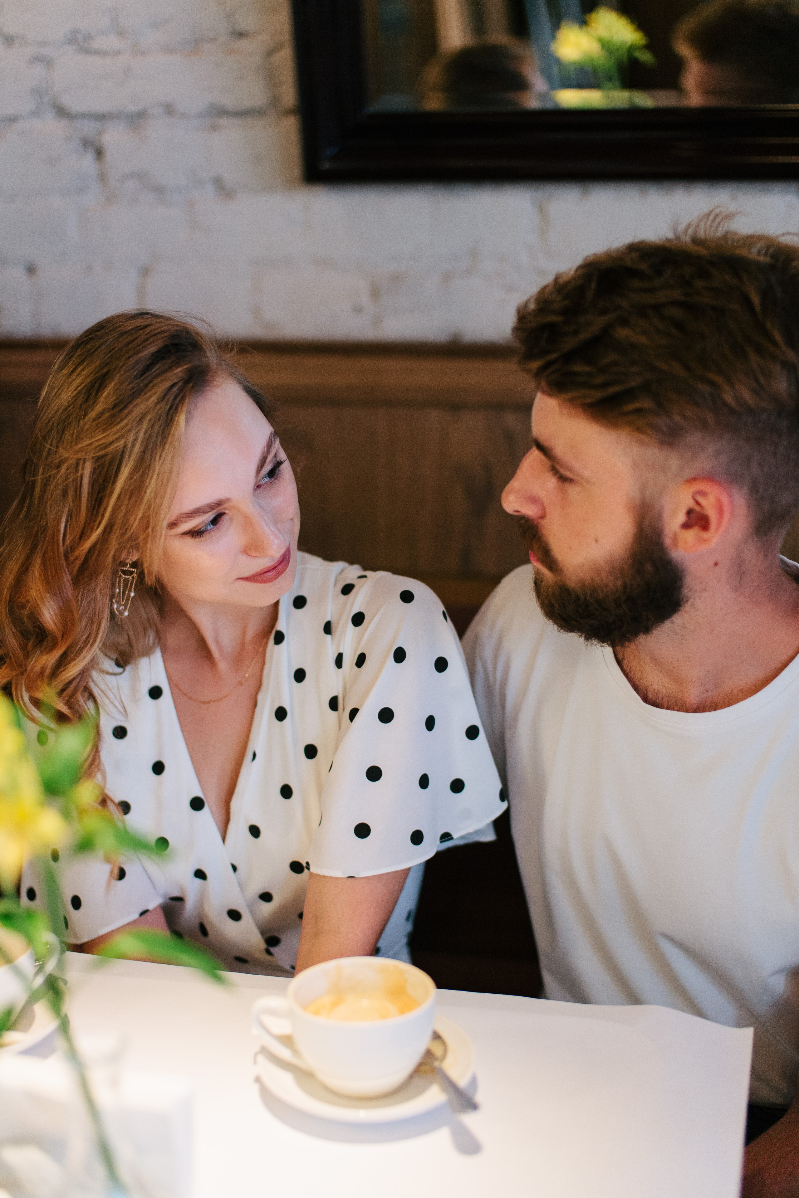 Лавстори в Москве фотограф, прогулка по Чистым Прудам, кафе Mandys