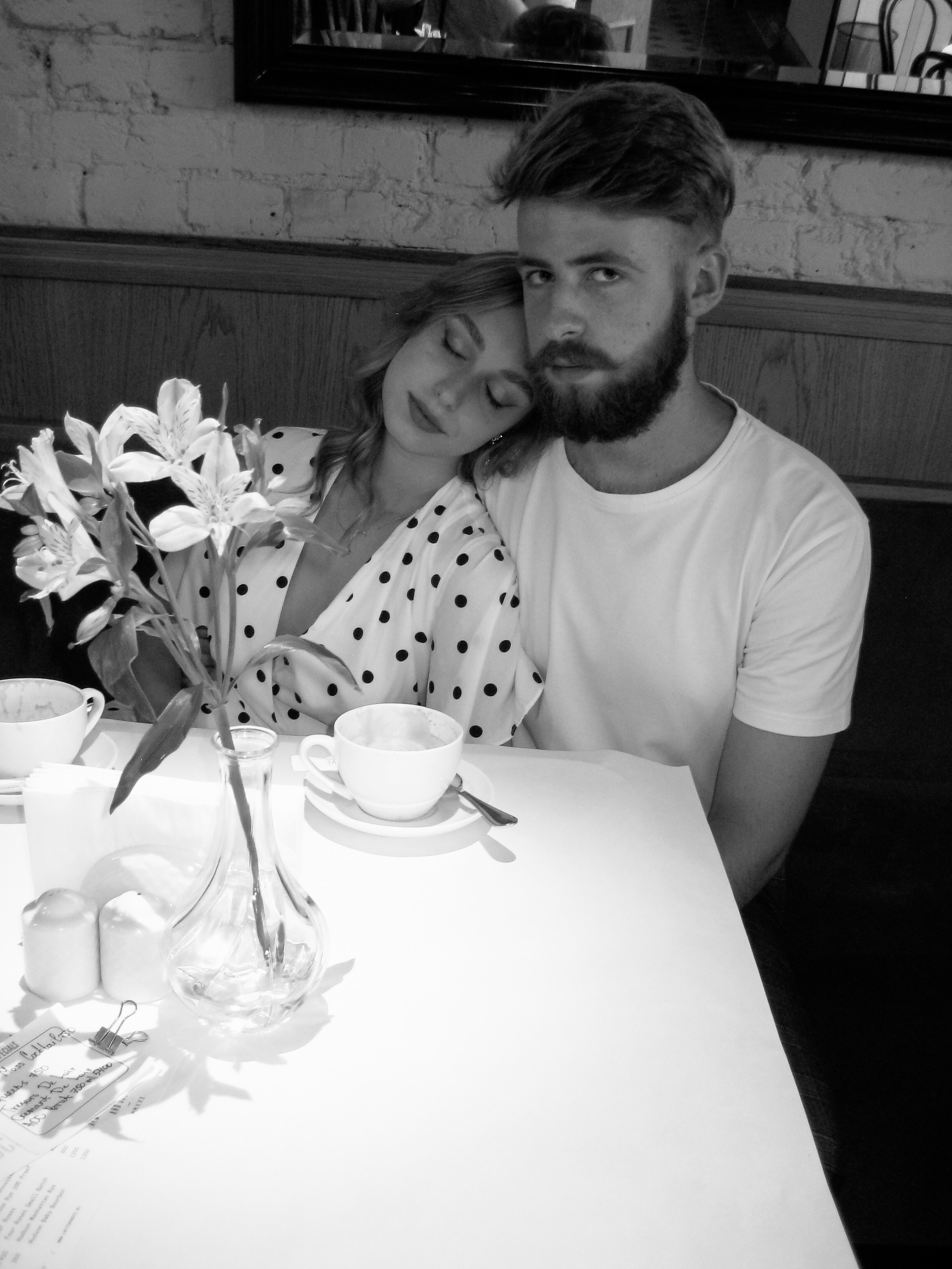 Лавстори в Москве фотограф, прогулка по Чистым Прудам, кафе Mandys