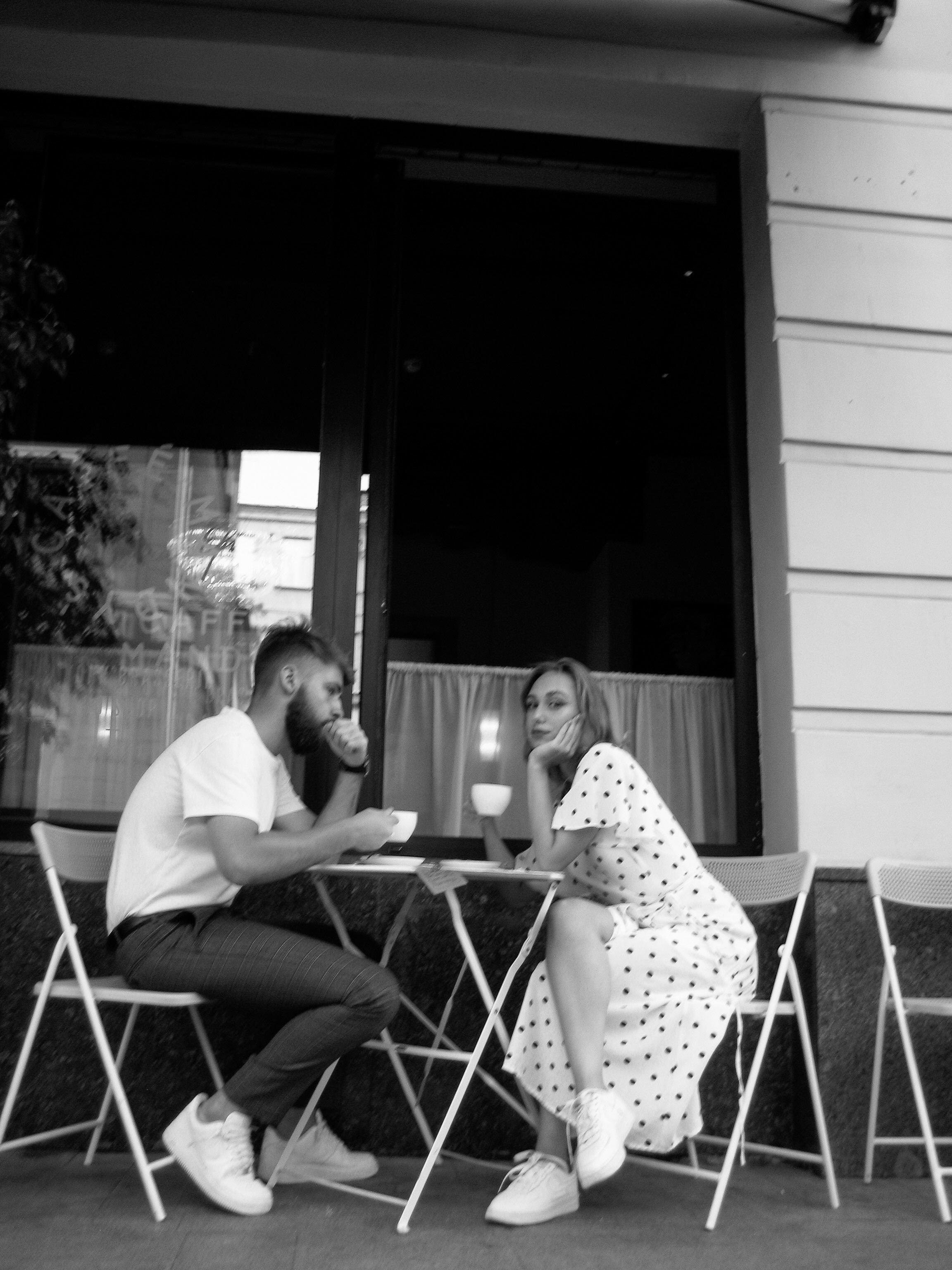 Лавстори в Москве фотограф, прогулка по Чистым Прудам, кафе Mandys