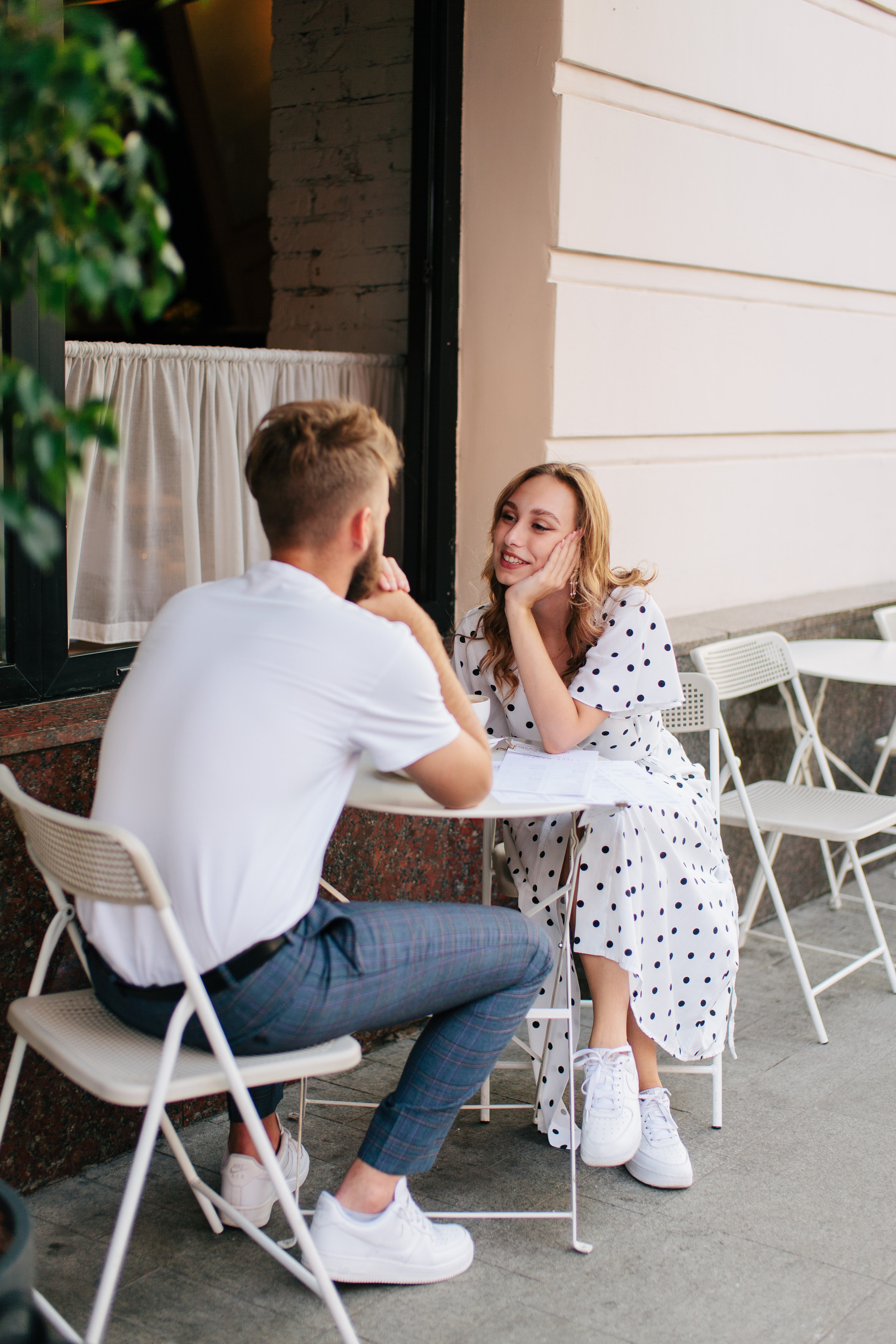 Лавстори в Москве фотограф, прогулка по Чистым Прудам, кафе Mandys