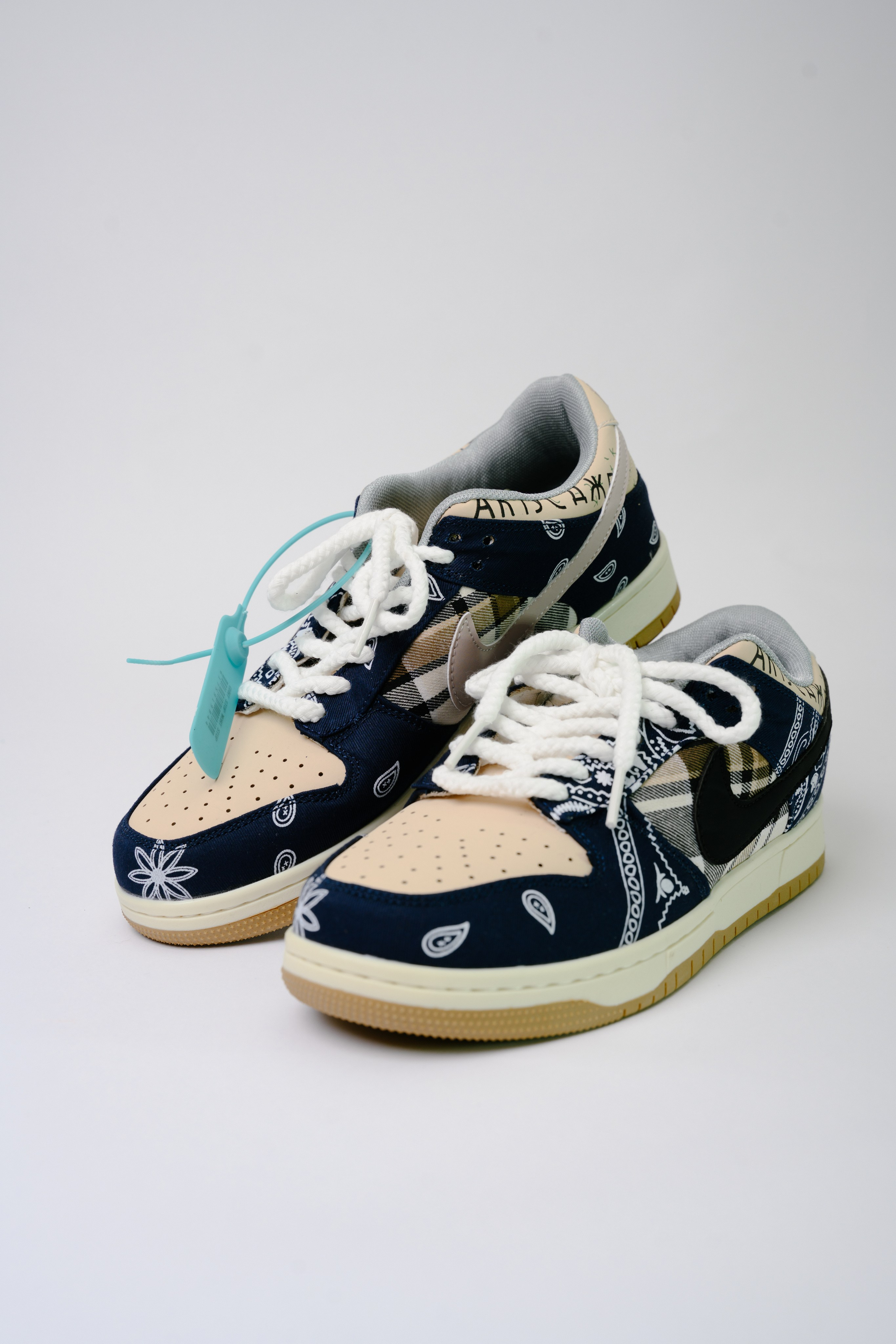 Кроссовки для wb. Фотограф в Красноярске