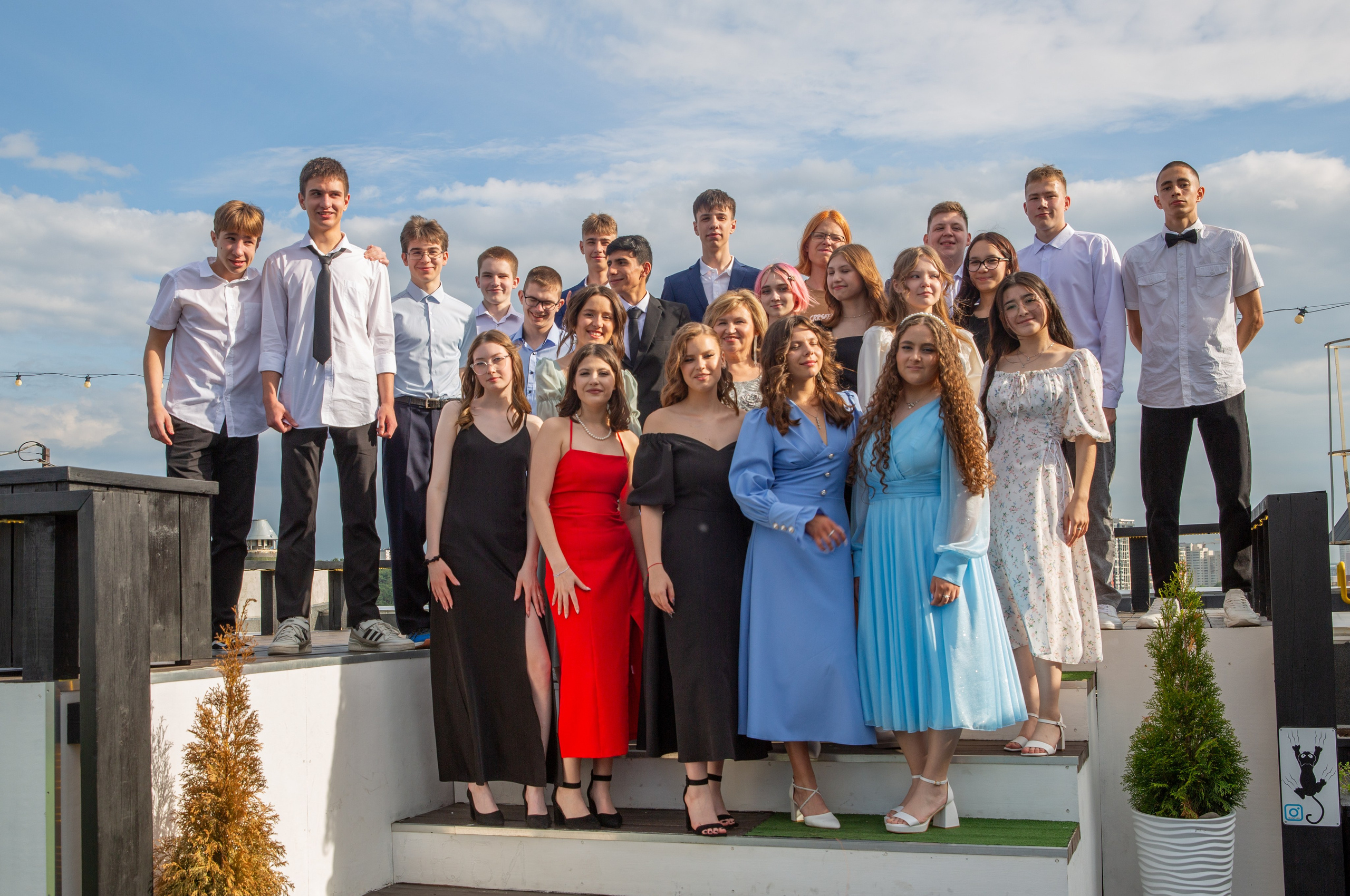 ВЫПУСКНОЙ В УЧЕБНОМ ЗАВЕДЕНИИ. Фотограф для маркетплейсов Михаил Бове