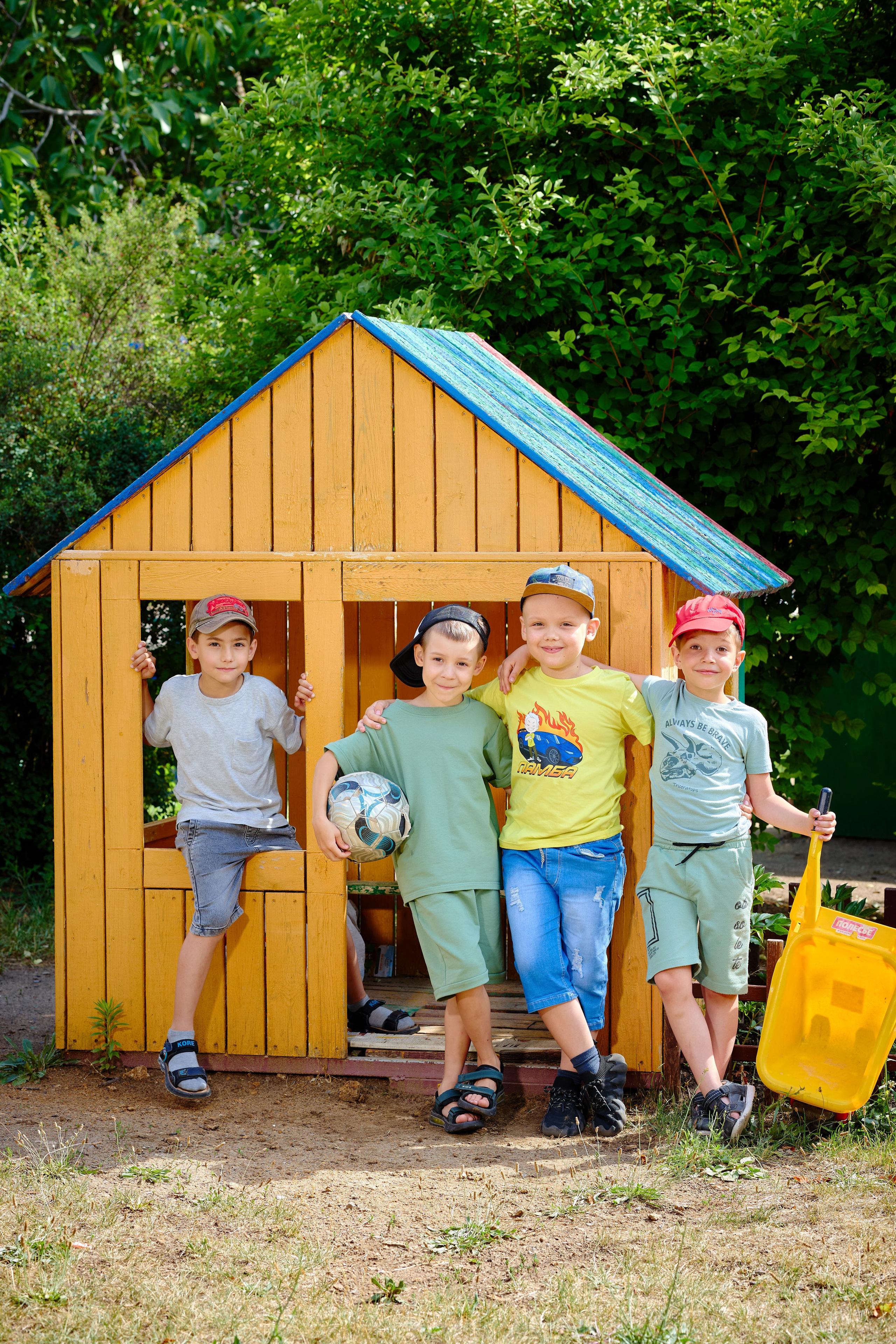 Пример летней съемки в детском саду № 92 Старшая группа Радуга. Фотограф Выпускные альбомы Таганрог Сергей Коробченко