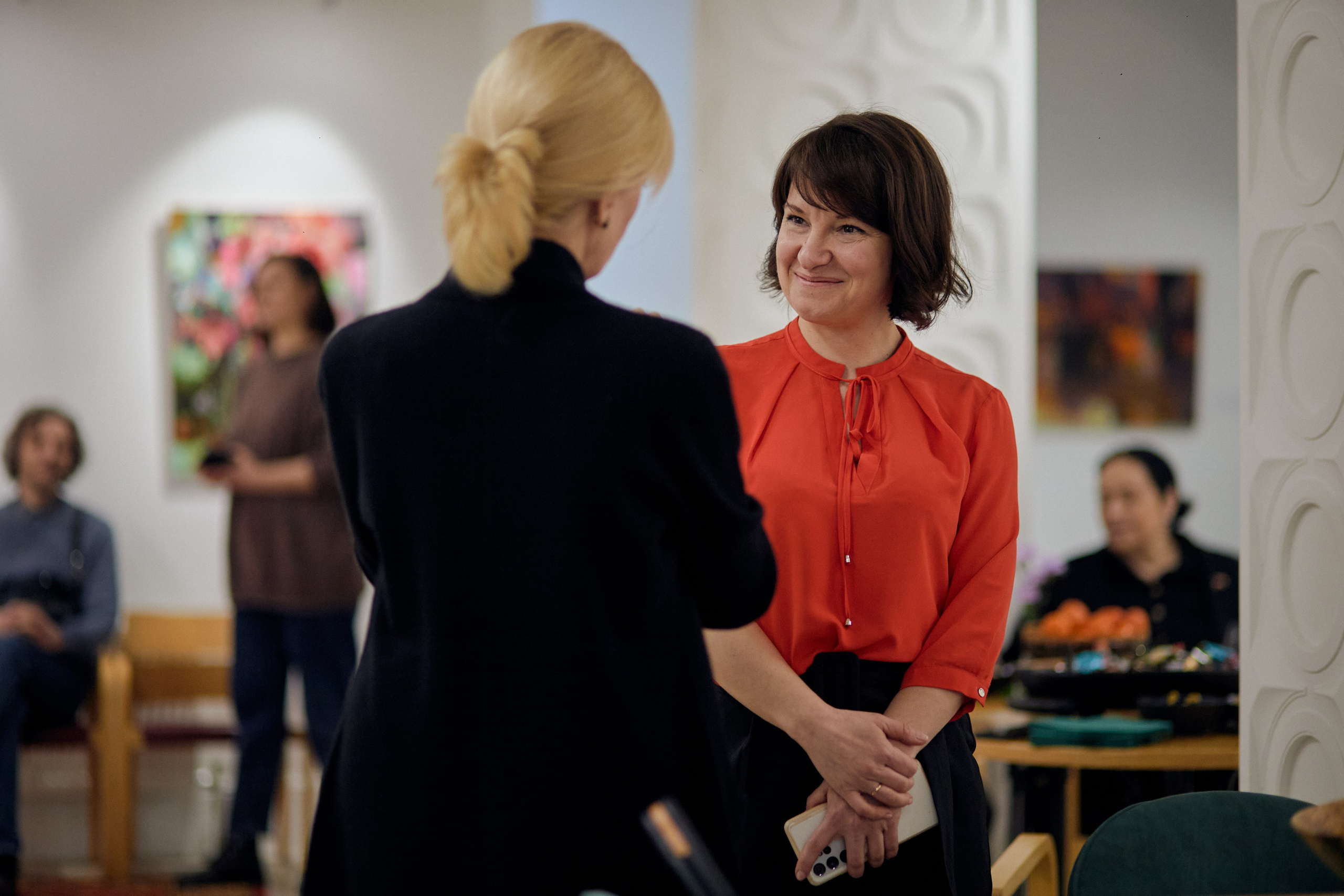 Открытие выставки краснодарской художницы Ларисы Блохиной. Фотограф Юлия Маринина