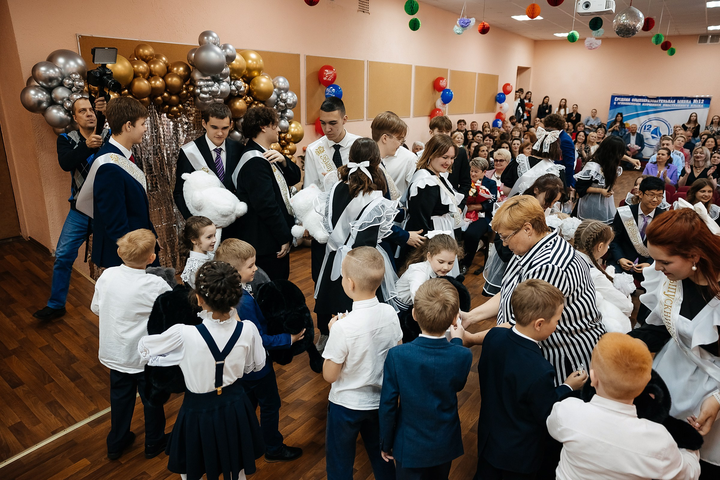 Последний звонок СОШ № 12. Семейный и свадебный фотограф в Москве Леванова Александра