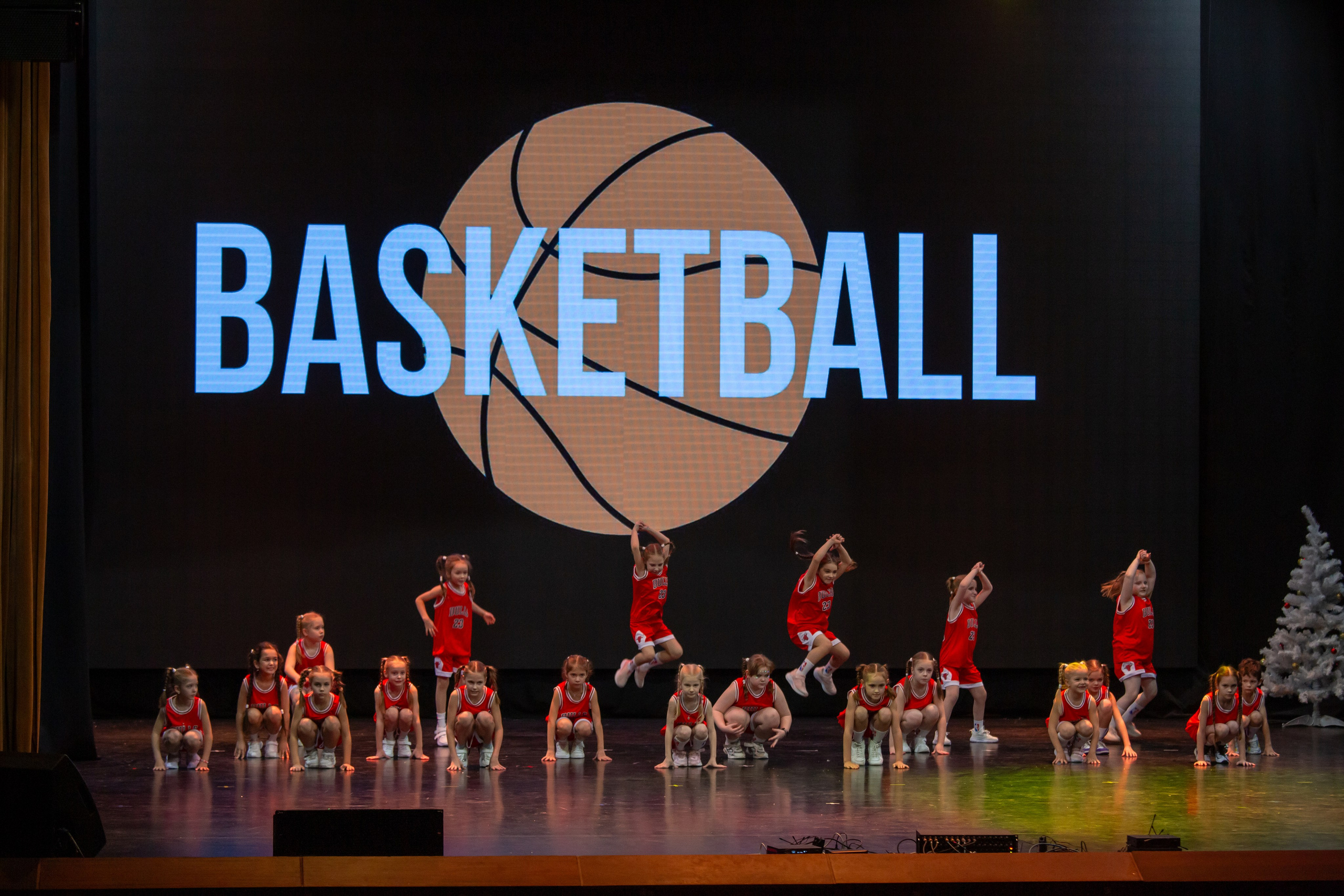 Концерт детской танцевальной школы. Репортажный, семейный, свадебный, портретный фотограф