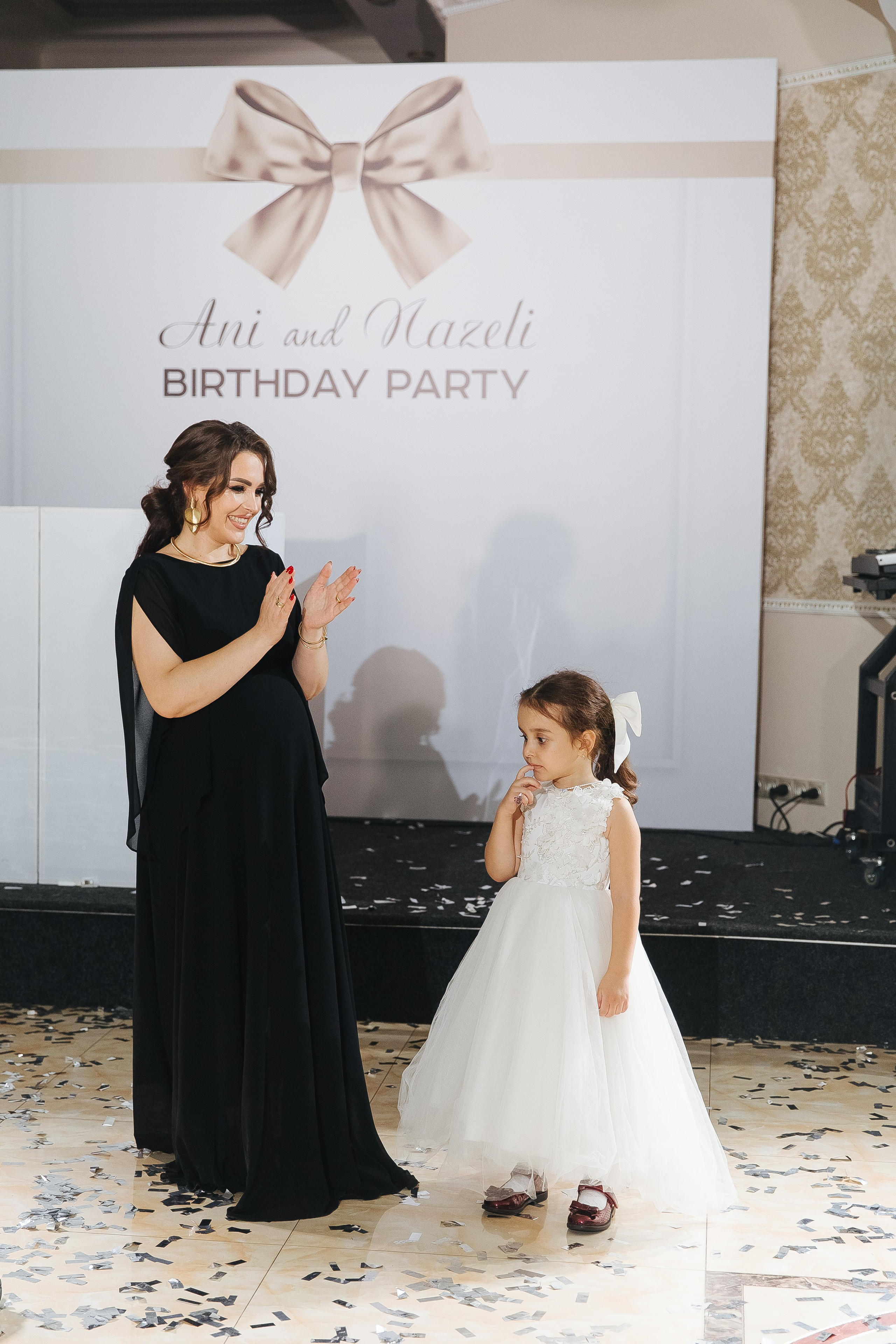 Ани и Назели. 35&5 День рождения, «Янтарь». Фотограф в Красноярске Надежда Воскресенская