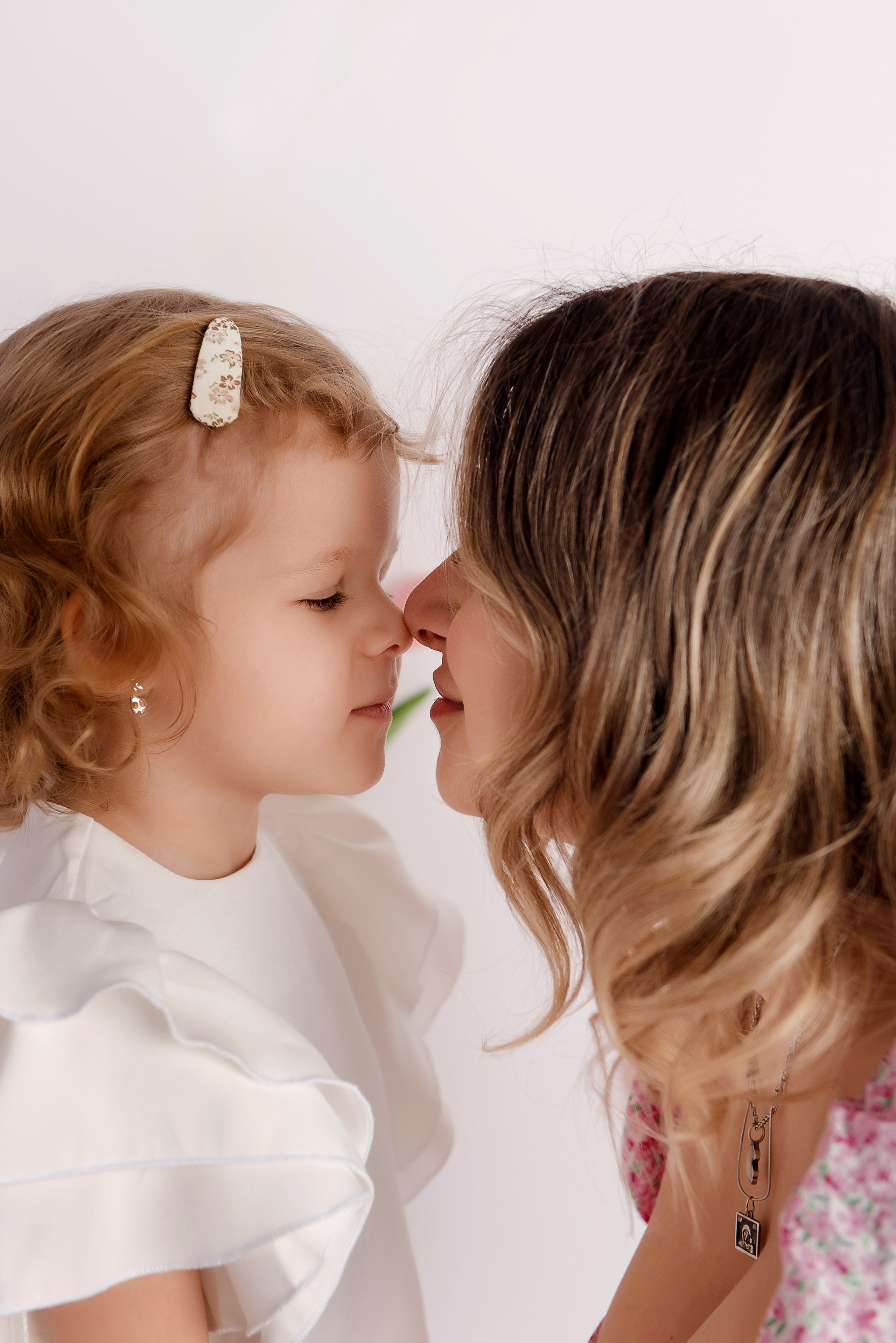 Съёмка с цветами Весенний проект. Детский фотограф в Долгопрудном и Москве