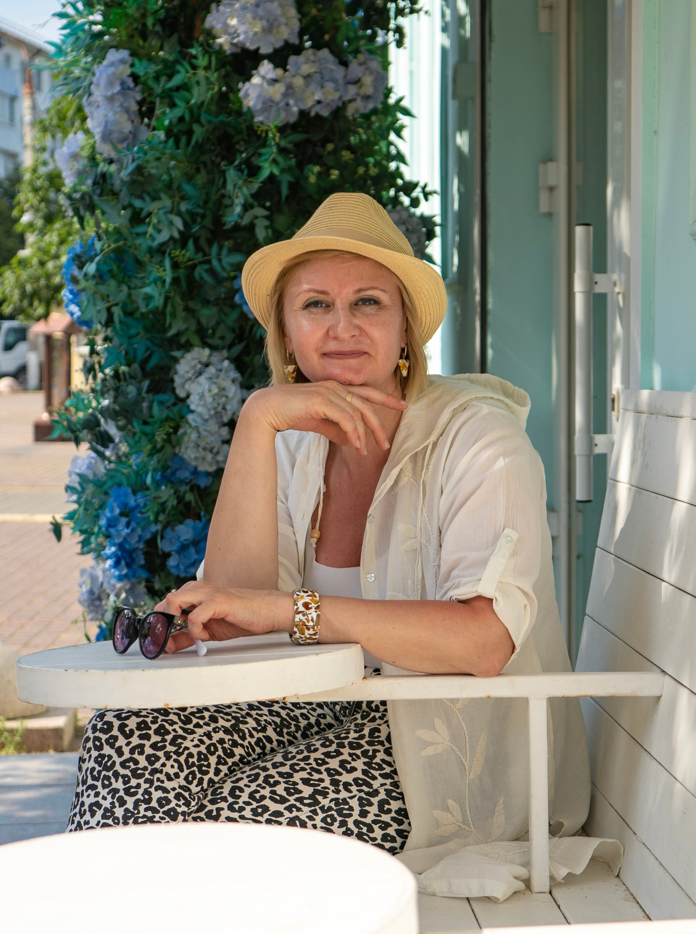 Съемка в центре Новороссийска. Семейный и детский фотограф Екатерина Черняева. Снимаю портреты, love story, фотопрогулки, работаю на улице, в кафе, студии, дома у клиента