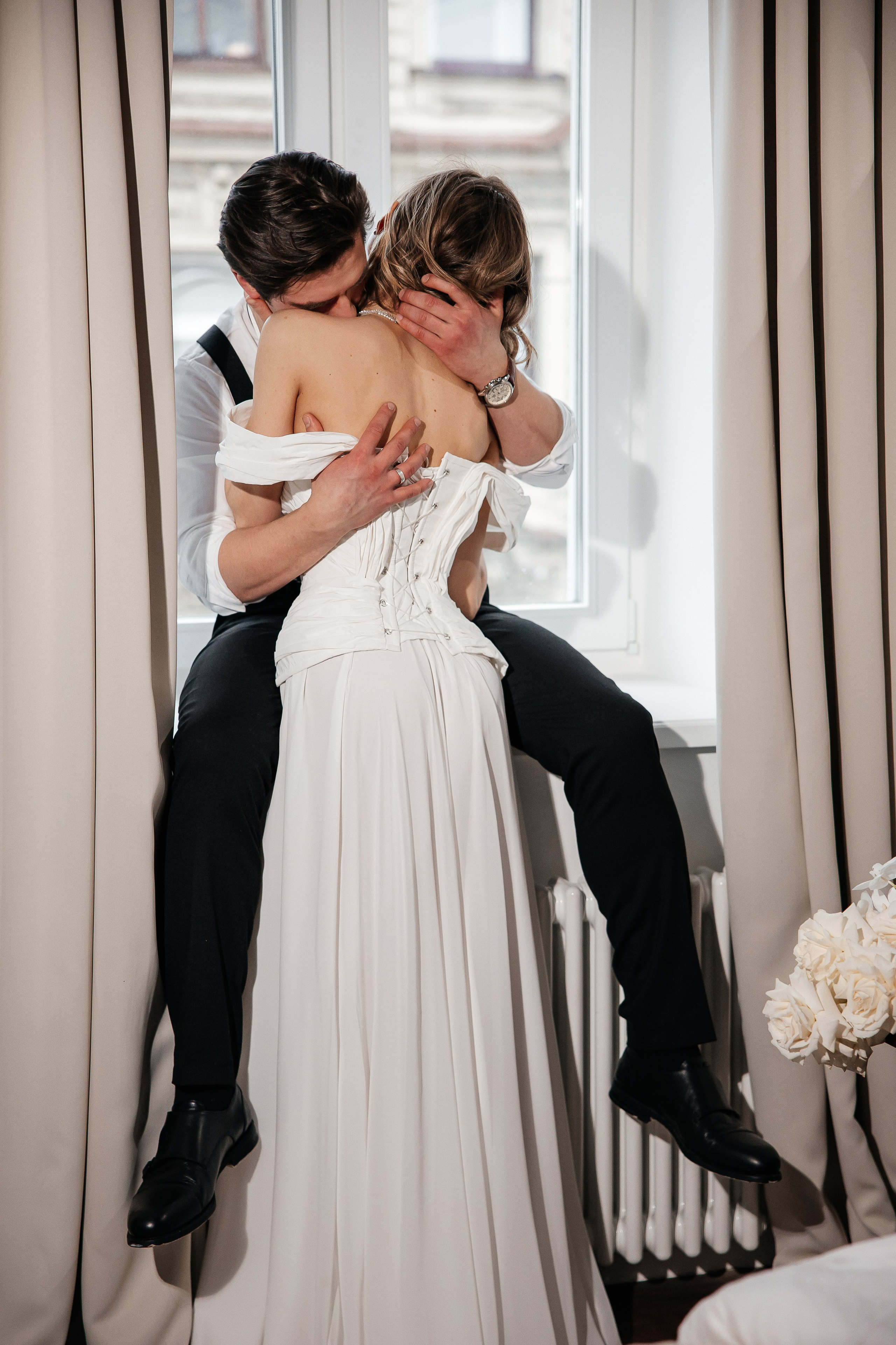 Утро жениха и невесты в отеле. Свадебный и семейный фотограф в Москве Красинская Мария