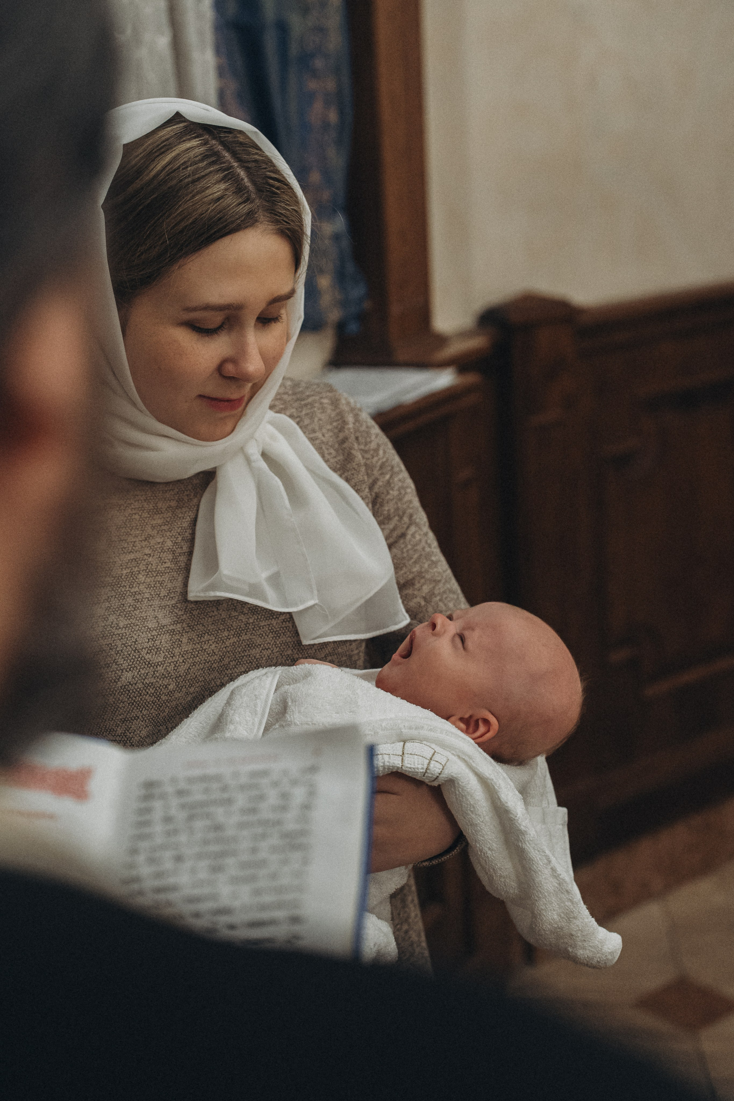 фотосессия крещения, фотограф таинства крещения Москва, ребенок с мамой крещение, фотограф на крещение Королев,  фотограф на таинство Крещения Мытищи, фотограф крещения Мытищи