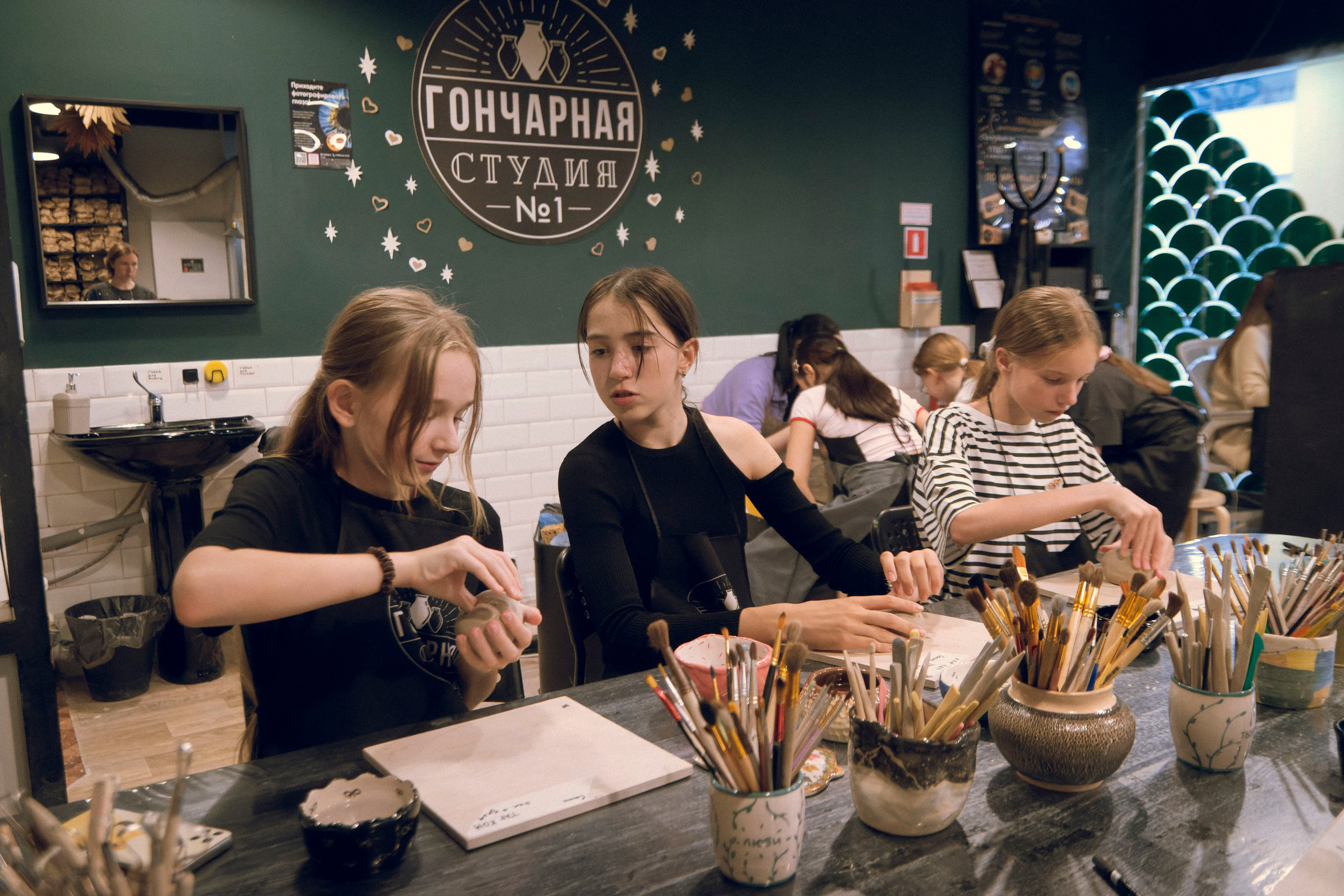 В гончарной мастерской. Плак или Квак