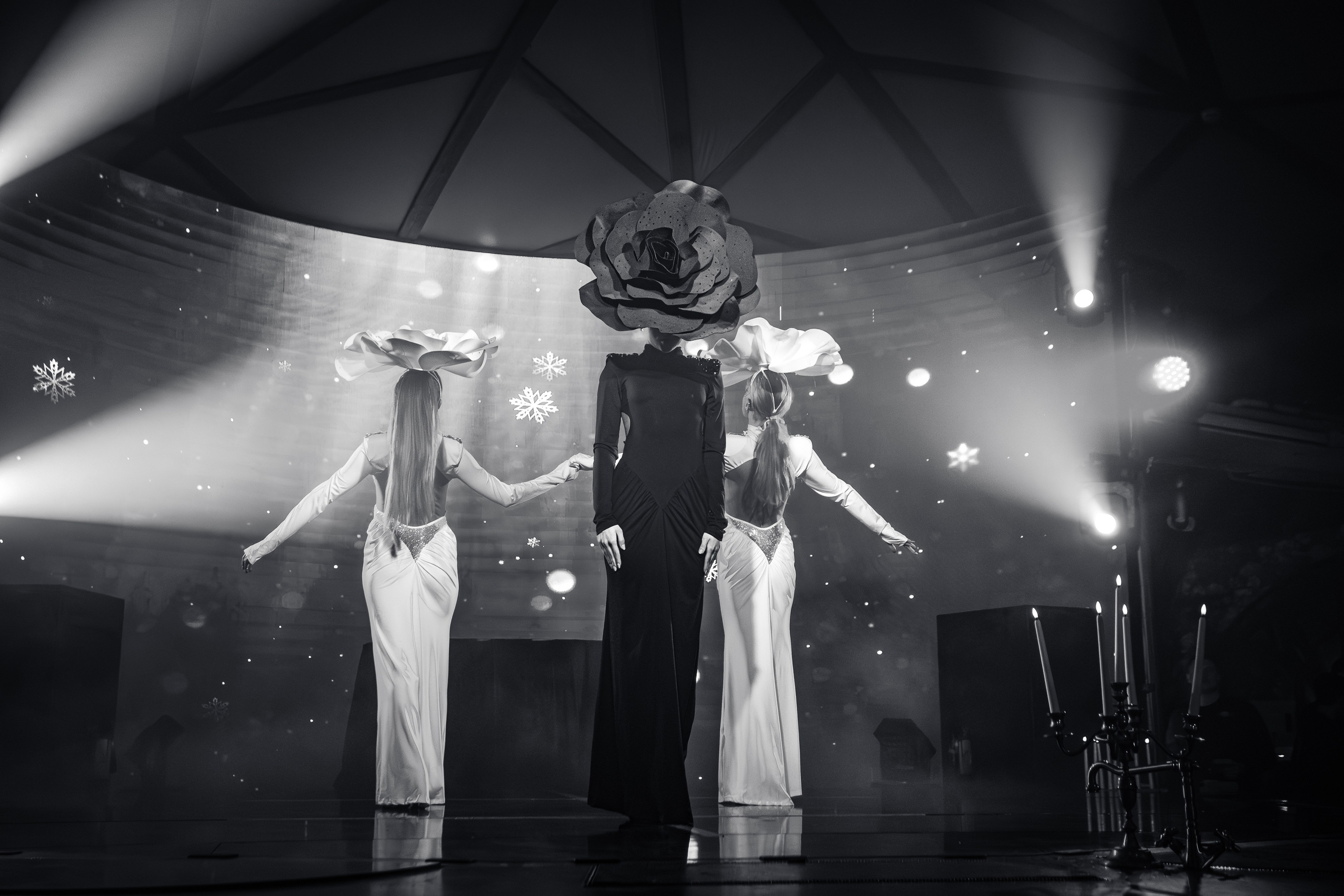 Новогодняя шоу-программа «MAGIC TIME» в PTIZZA BAR_Ялта_31.12.2025. Аминов Руслан | Фотограф