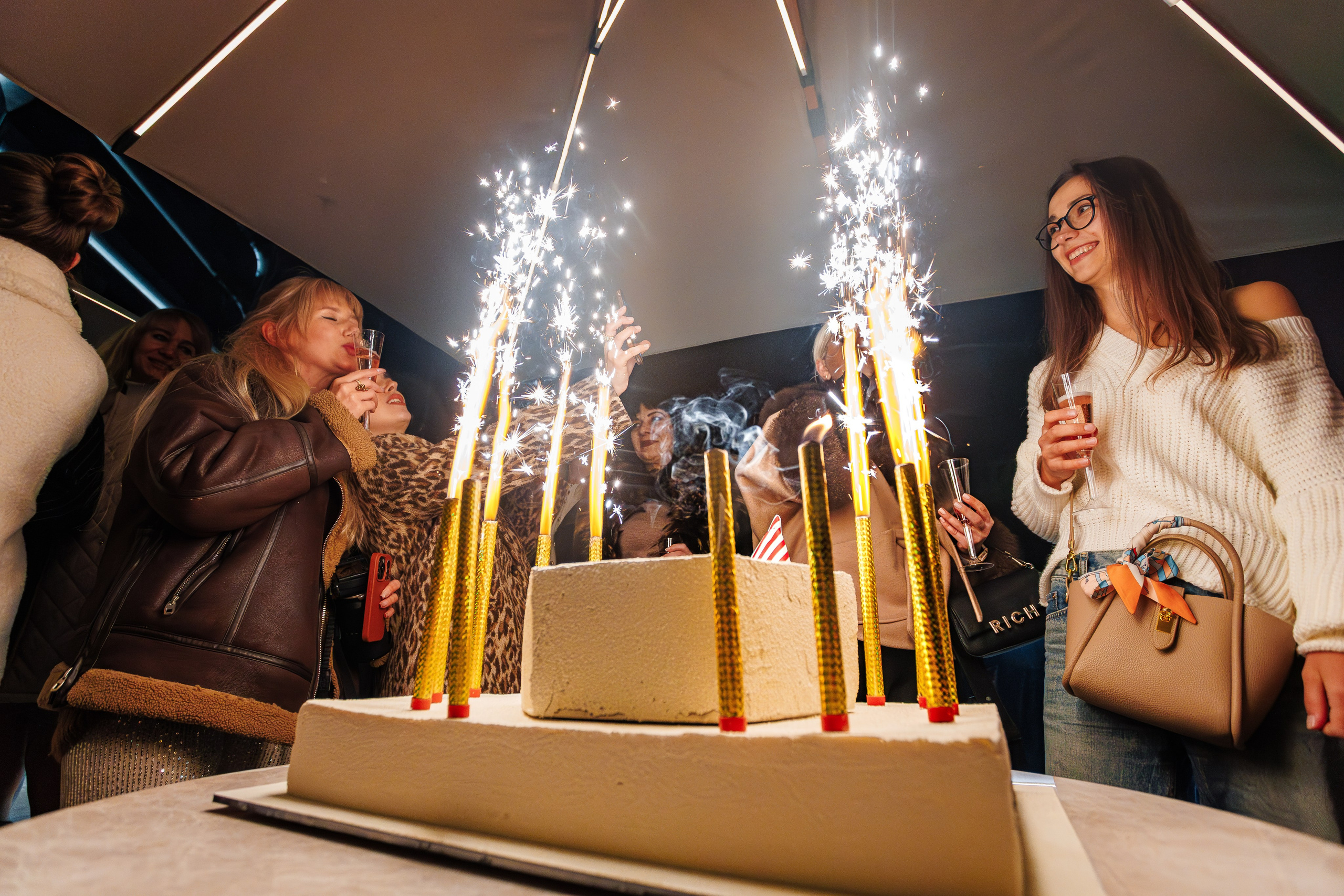 10 лет проекту «КОФЕДВИЖ» и открытие новой кофейни_Ялта_19.12.2025. Аминов Руслан | Фотограф