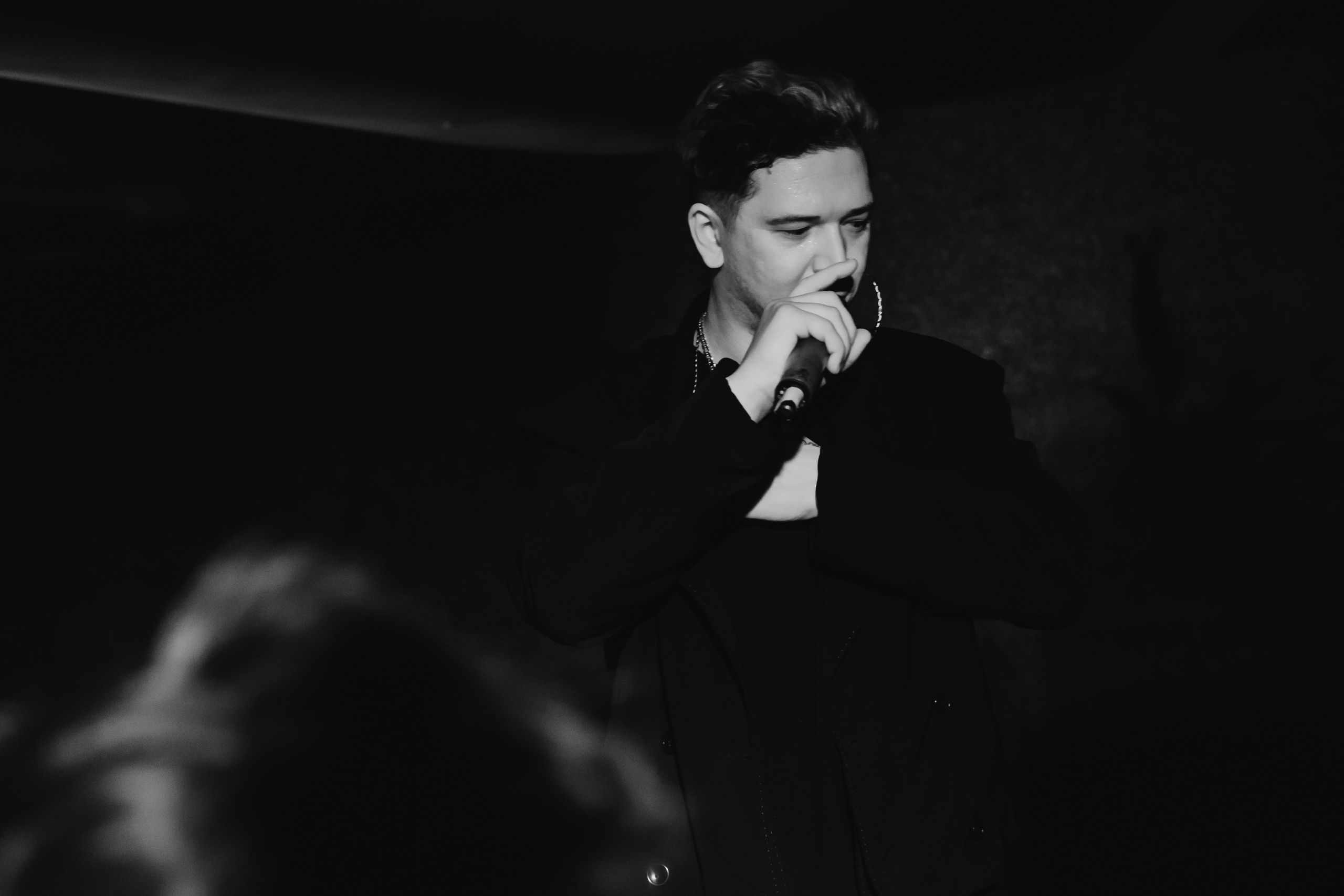 Playingtheangel. Уфа. Маленький зал, красный свет, мощный звук. Фотограф Гильмутдинов Руслан