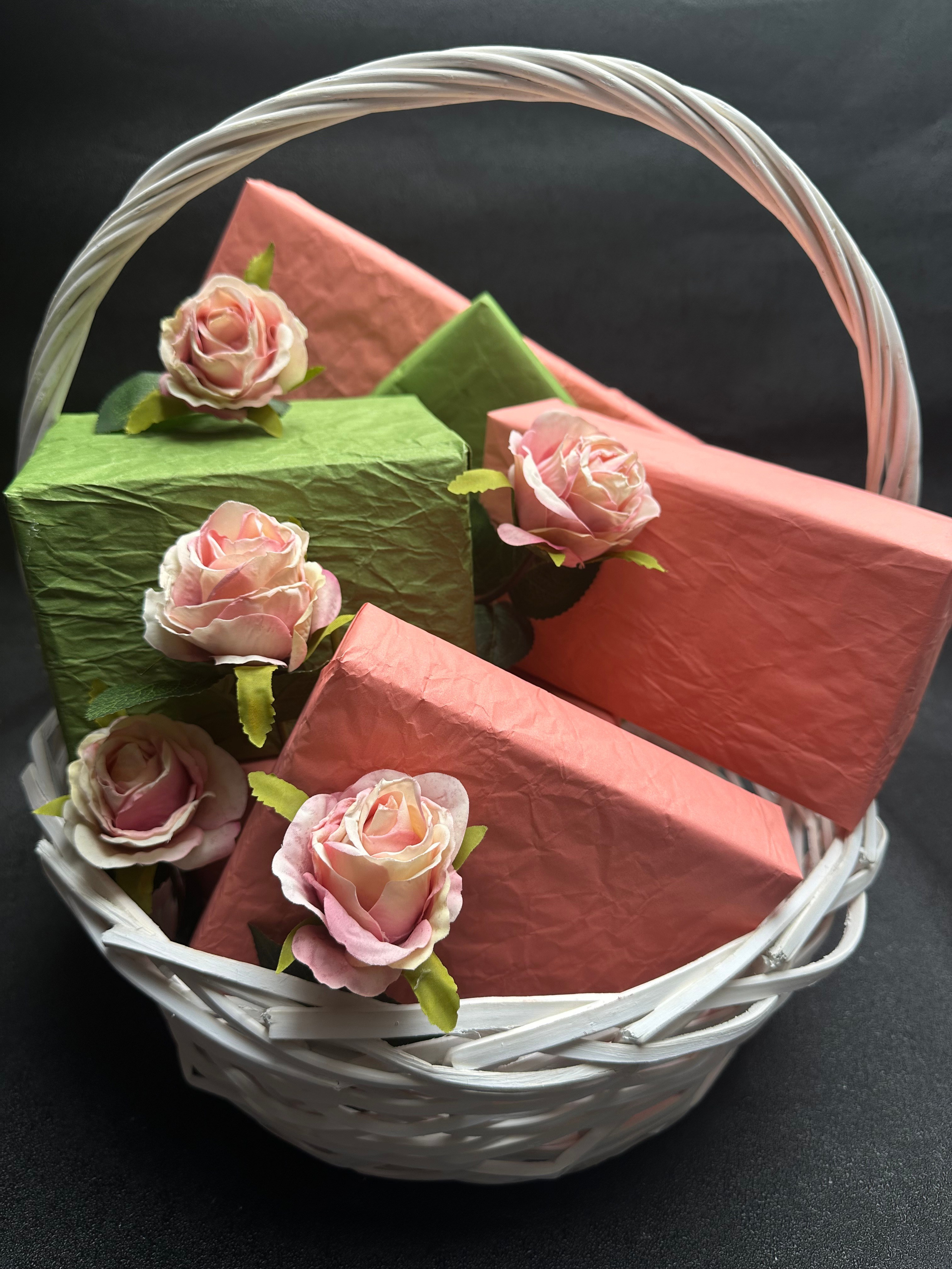 Женская корзина. Студия подарочных наборов «Владия»