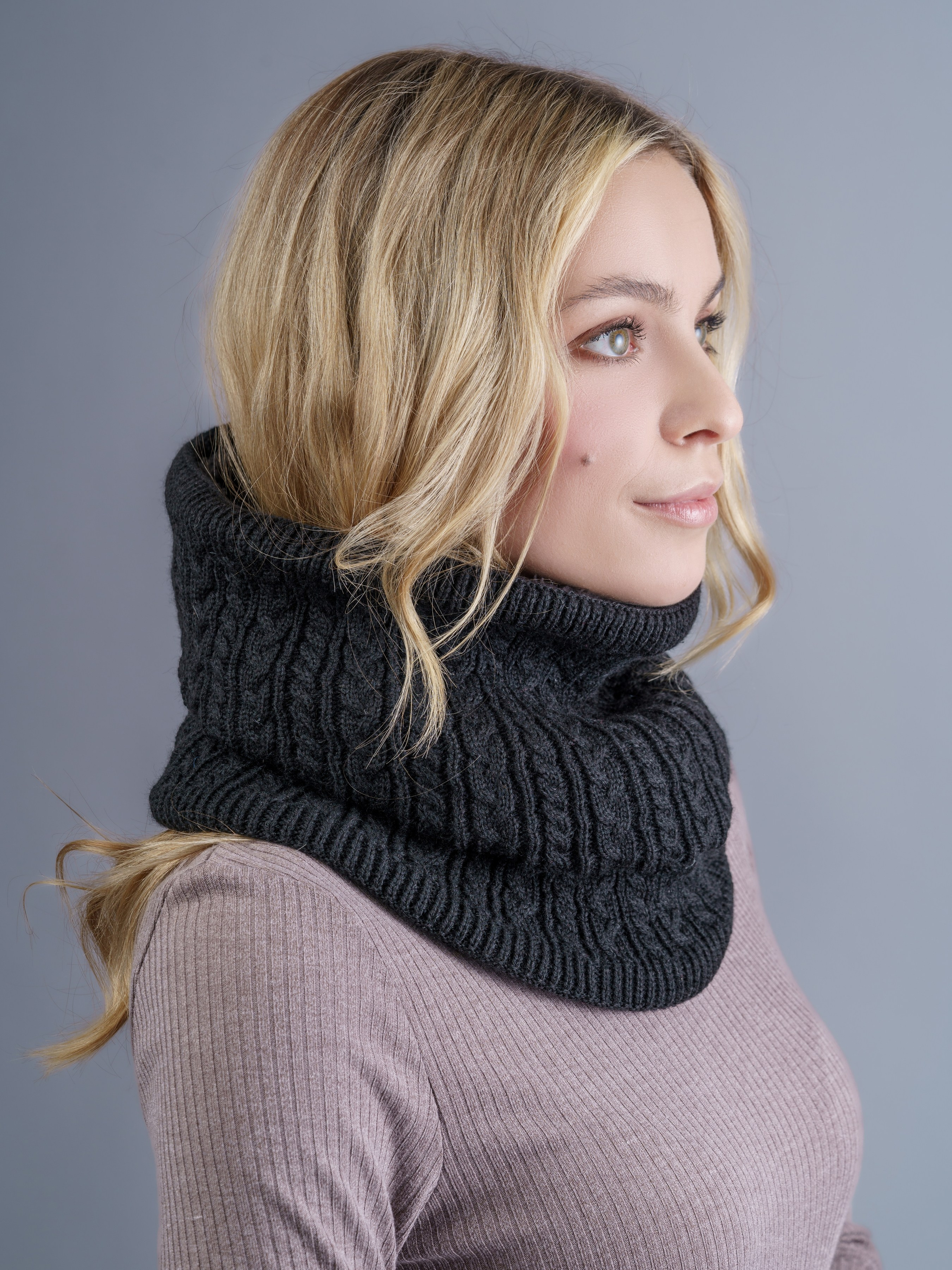 Снуды, модели Анна и Денис. KED Production — продакшн из СПб. Создаём фото, видео и контент, который помогает брендам и селлерам продавать больше