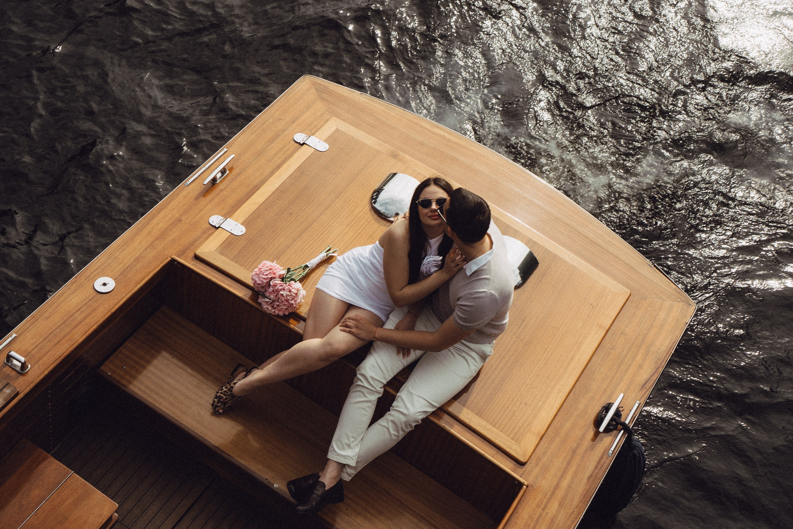 СВАДЕНБНАЯ СЬЕМКА НА КАТЕРЕ ПО КАНАЛАМ САНКТ-ПЕТЕРБУРГА И В АКВАТОРИИ НЕВЫ. Профессиональный фотограф, Санкт-Петербург — Виктория Богомолова