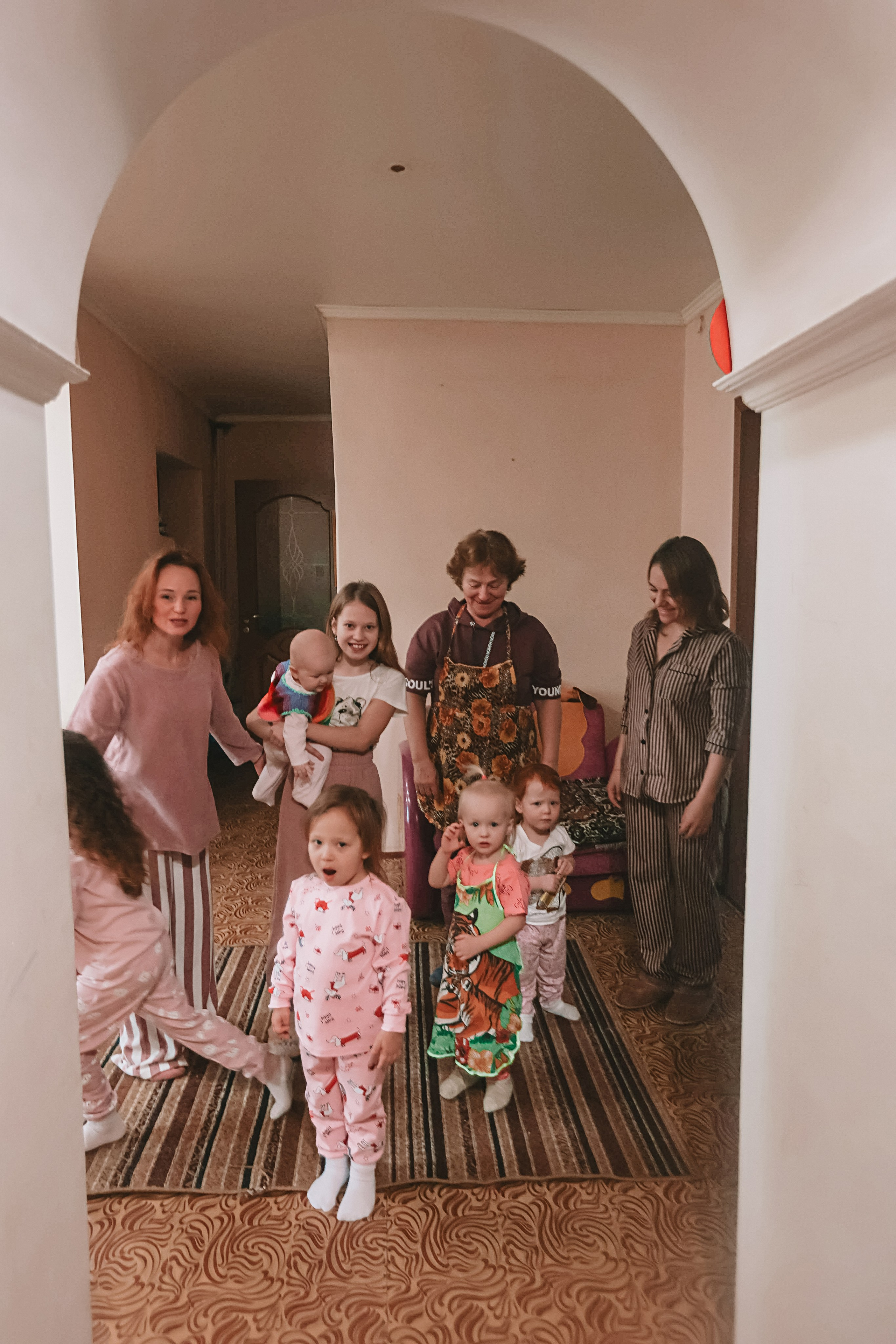 Большая семья репортаж. Семейный фотограф Тюмень, фотограф на роды Салмина Мария