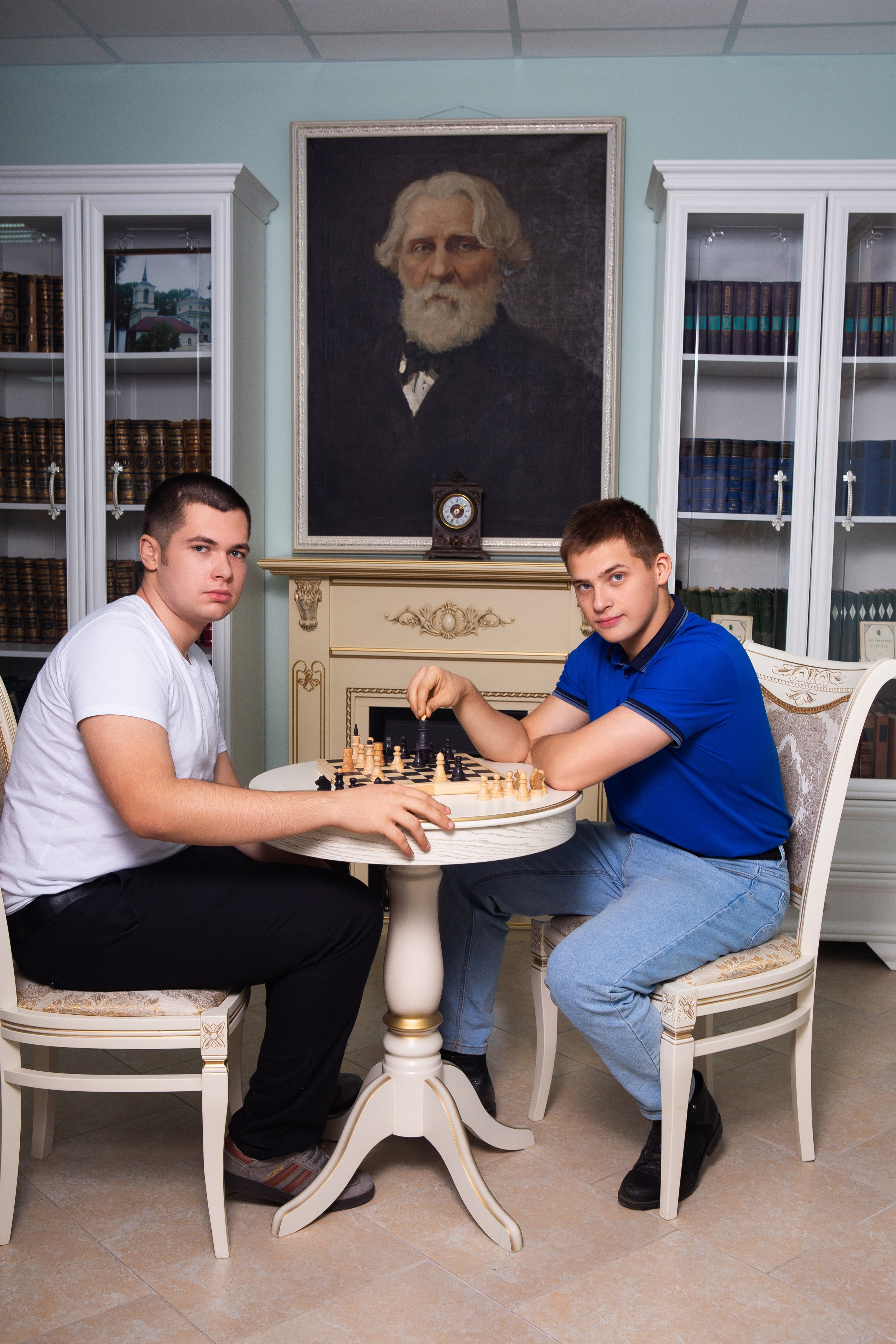 Фотосессия в Библиотеке для Учеников 11 Классов | Твой выпускной Альбом Мценск. ТВОЙ АЛЬБОМ / ТВОИ ПРАВИЛА