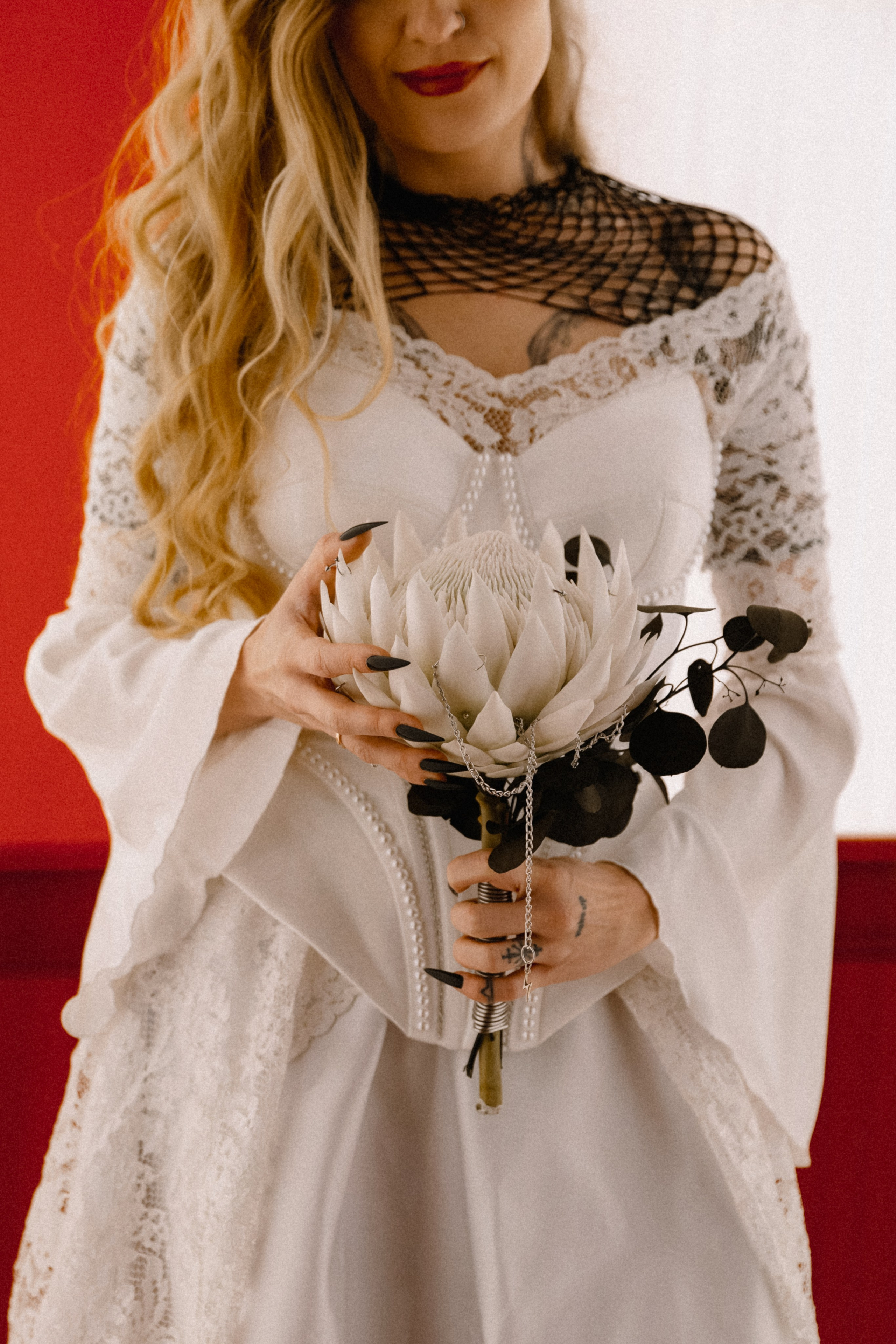 Алая готика. Николь — ваш любимый фотограф в Санкт-Петербурге