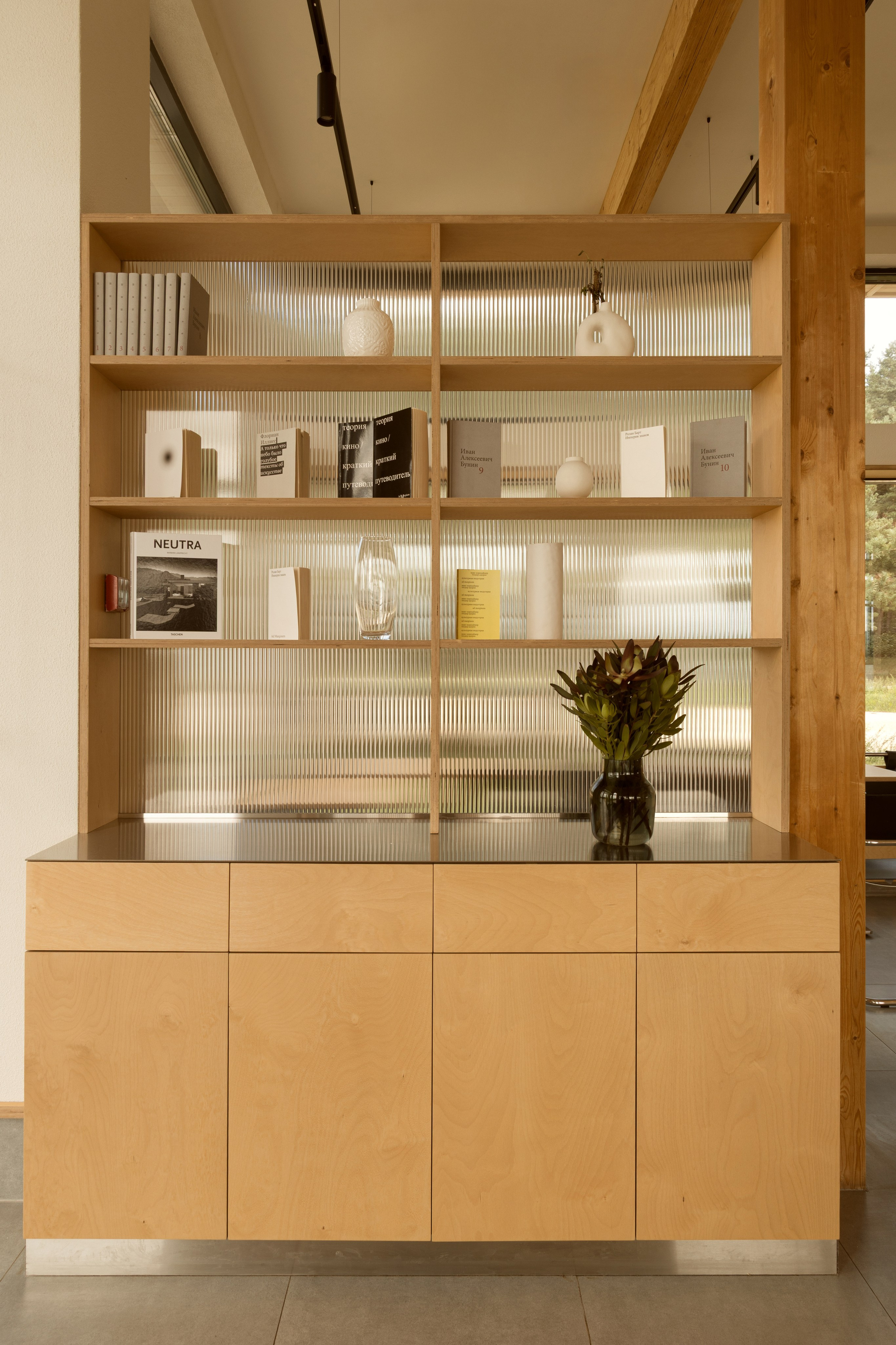 Модернистское кафе-пиццерия на природе: проект FruitDesign с акцентом на созерцание. Интерьерный фотограф в Нижнем Новгороде и Москве Владимир Гудков