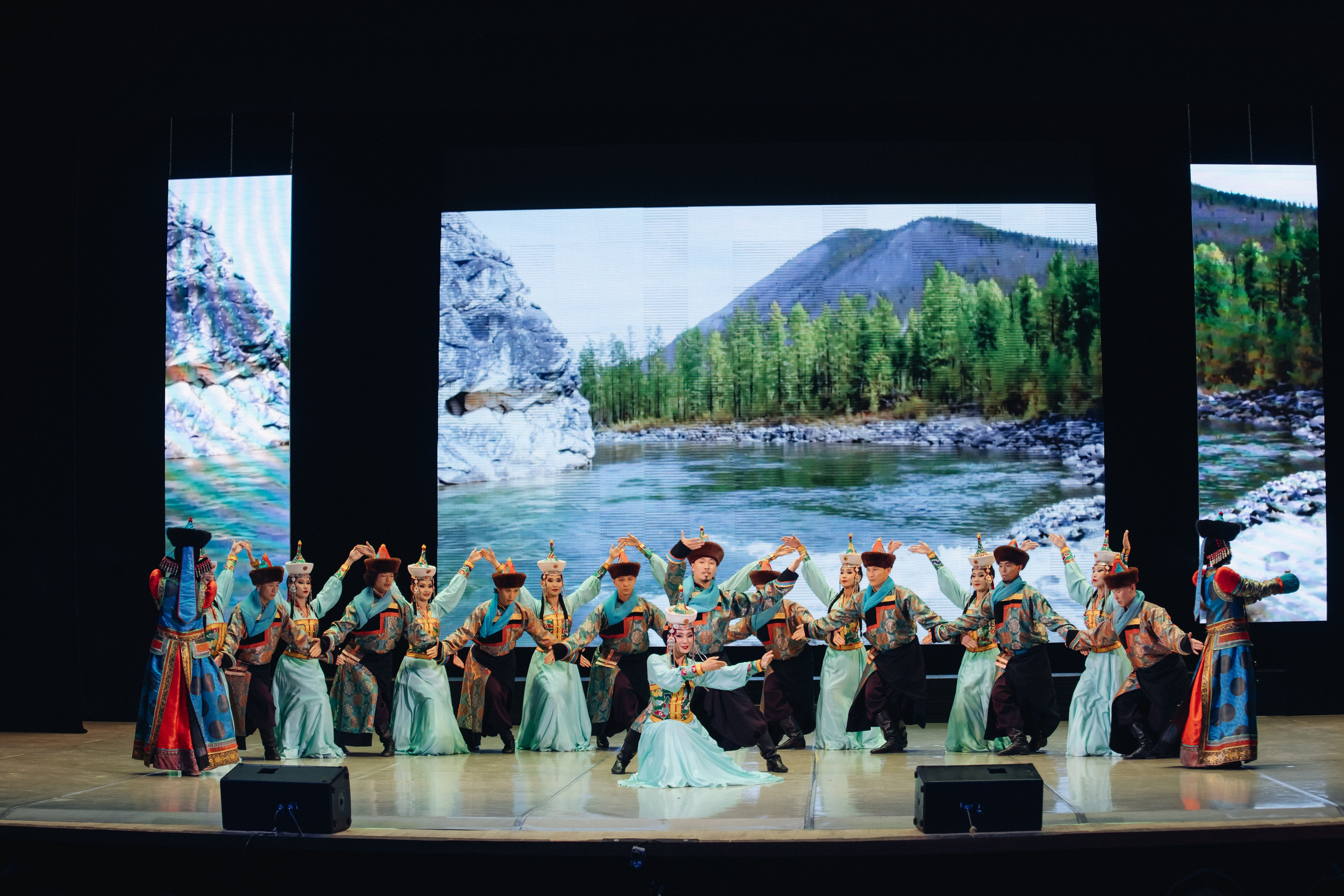 Лучший учитель родного языка и литературы 2025. Свадебный и семейный фотограф в Улан-Удэ