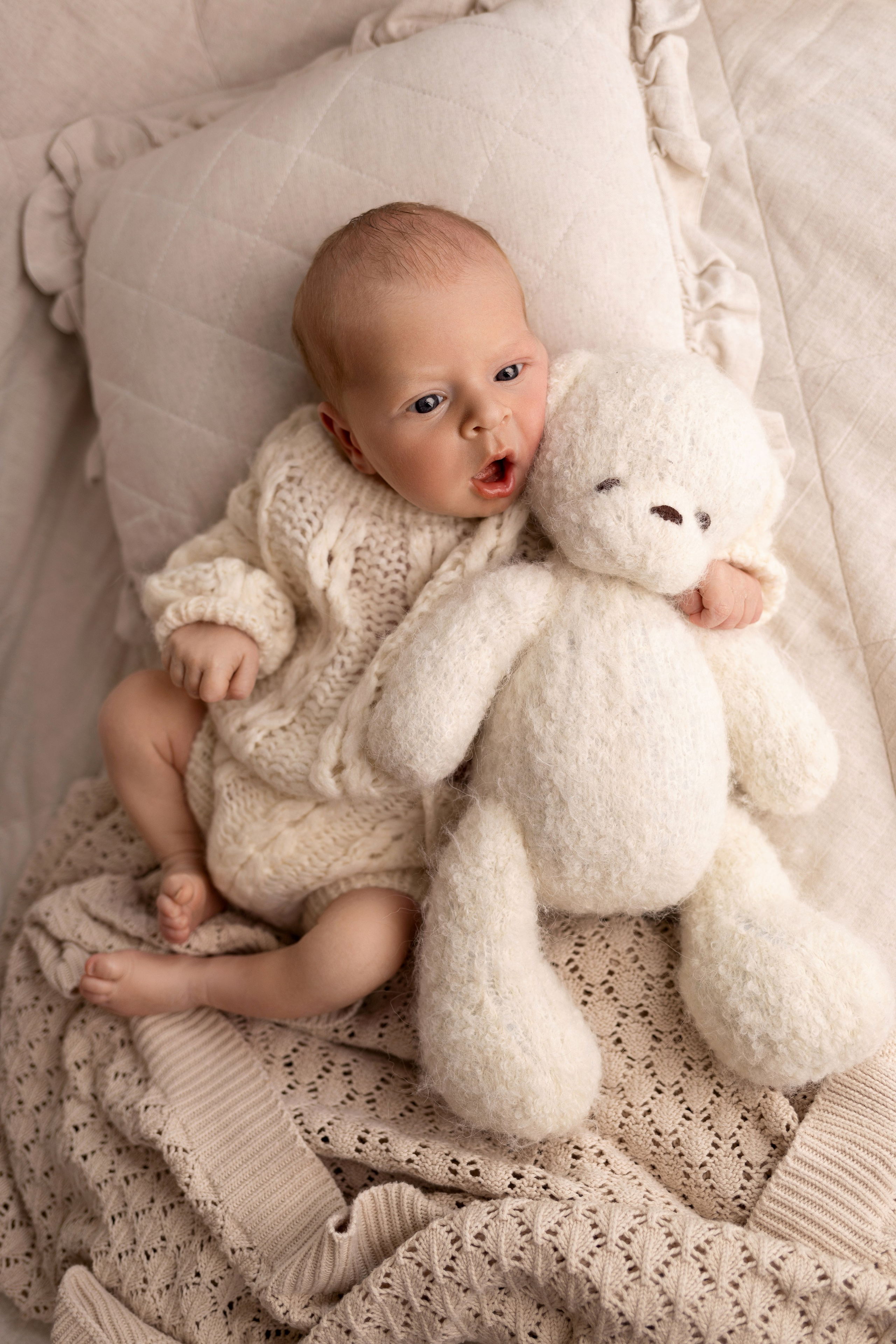 Newborn съемка в стиле Лайф. Фотограф новорожденных малышей в Омске и Омской области Эльвира Камаева