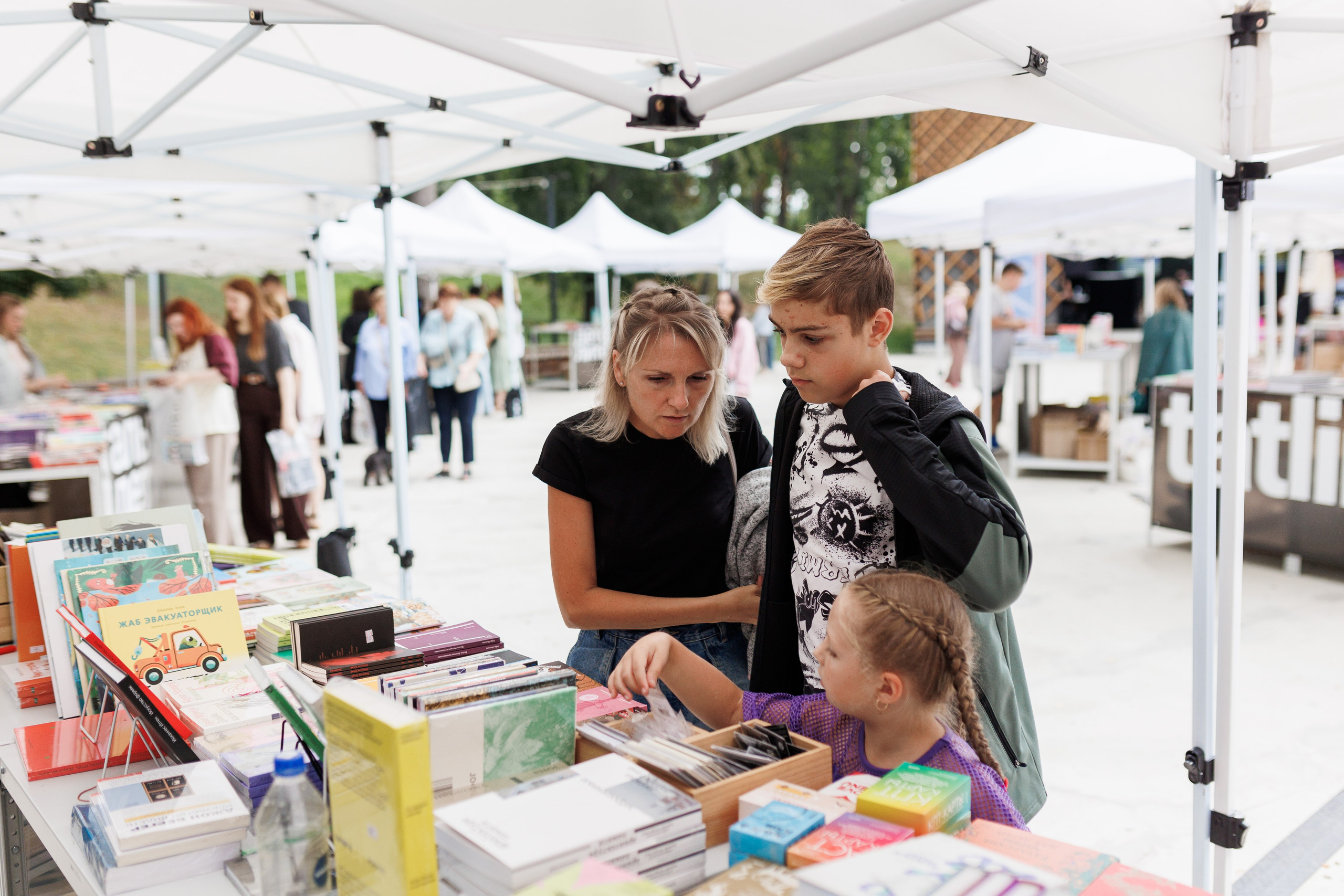 Книжный фестиваль «Смены» в Выксе 2025. Фотограф городских и семейных событий Артем Карпухин