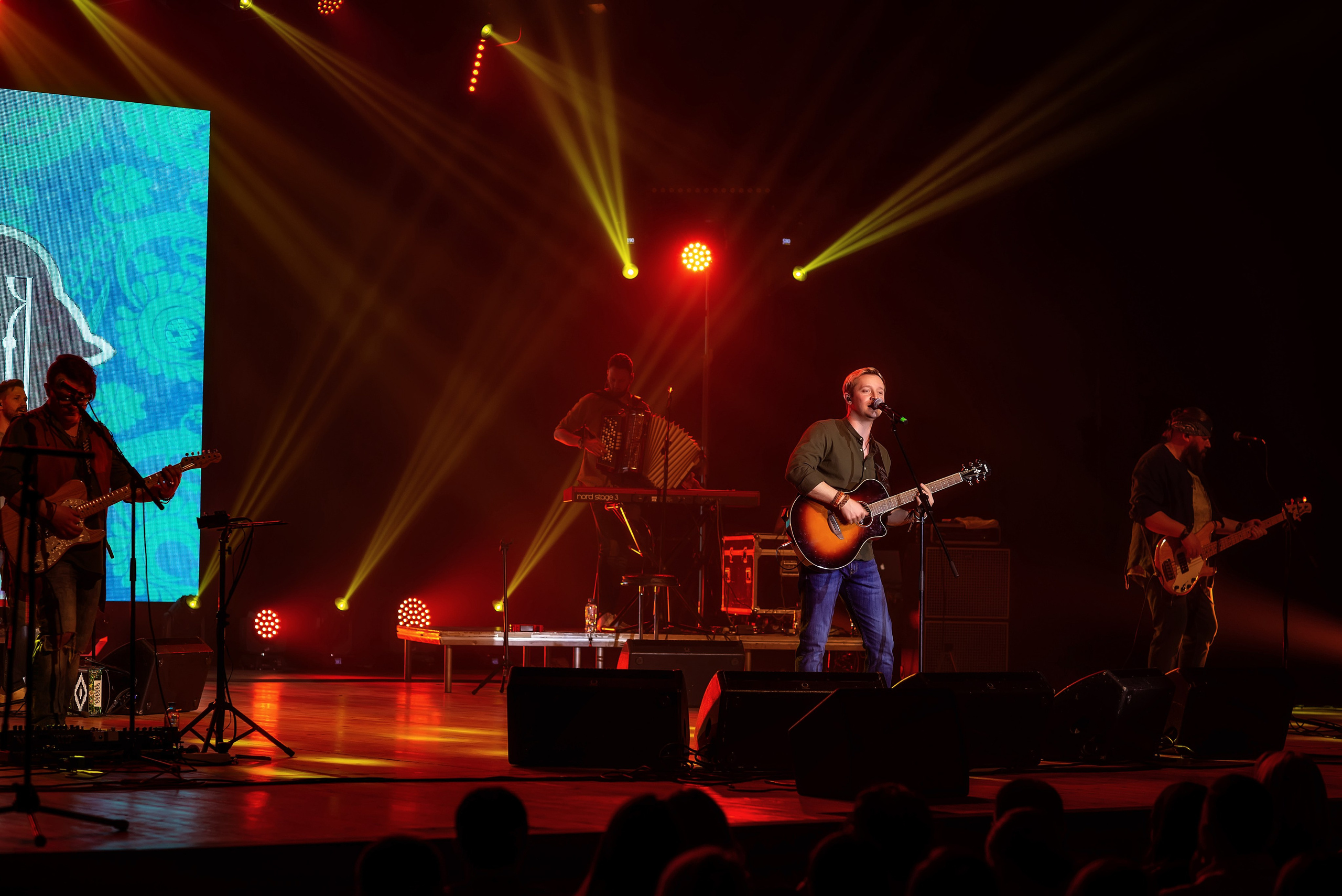 Концерт Пелагеи. Школьный, фэшн фотограф в Тюмени и в России Ирина Королева