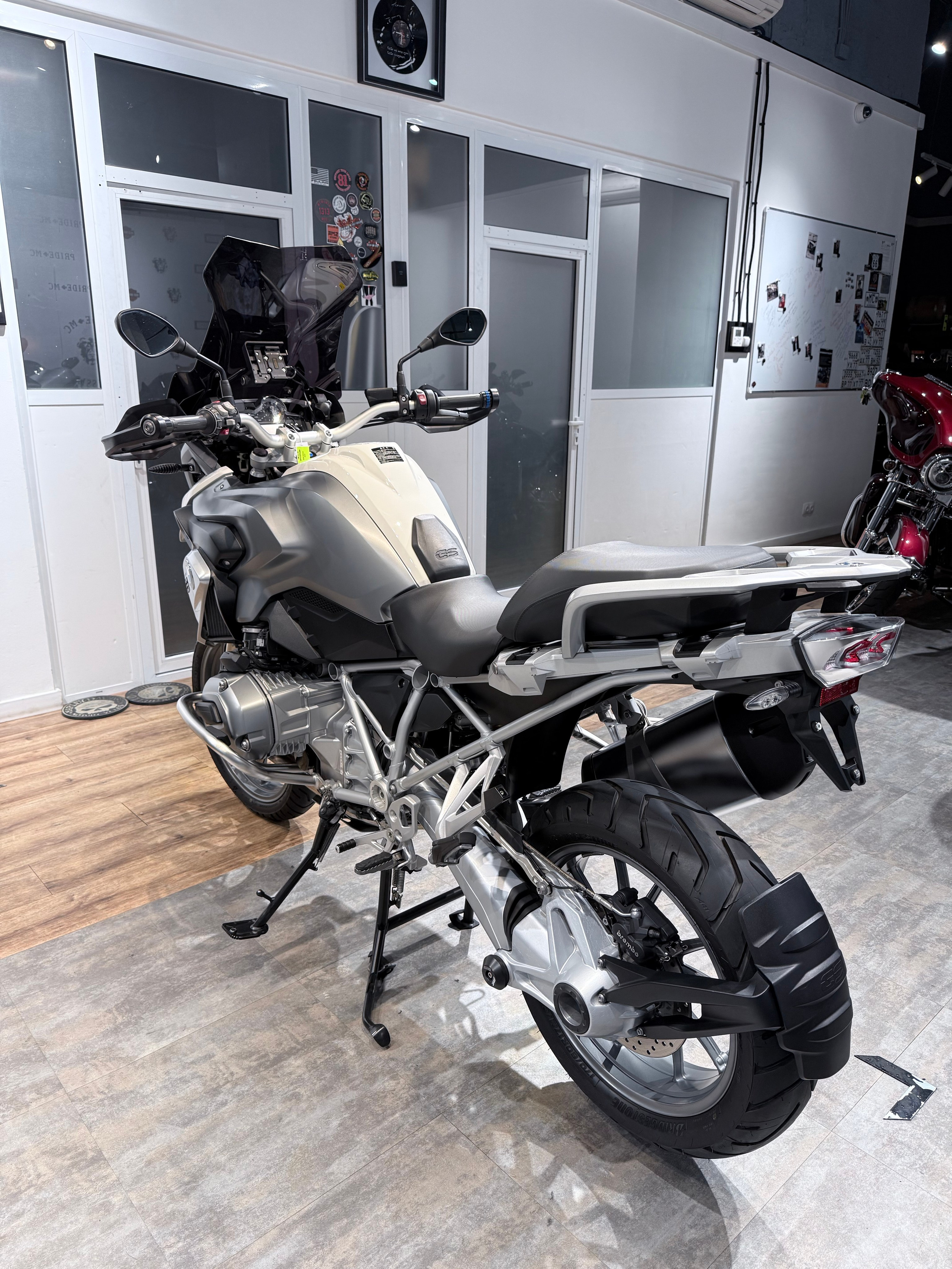 BMW R1200GS Alpine White. Hello Davidson, Москва. Только хорошие мотоциклы…