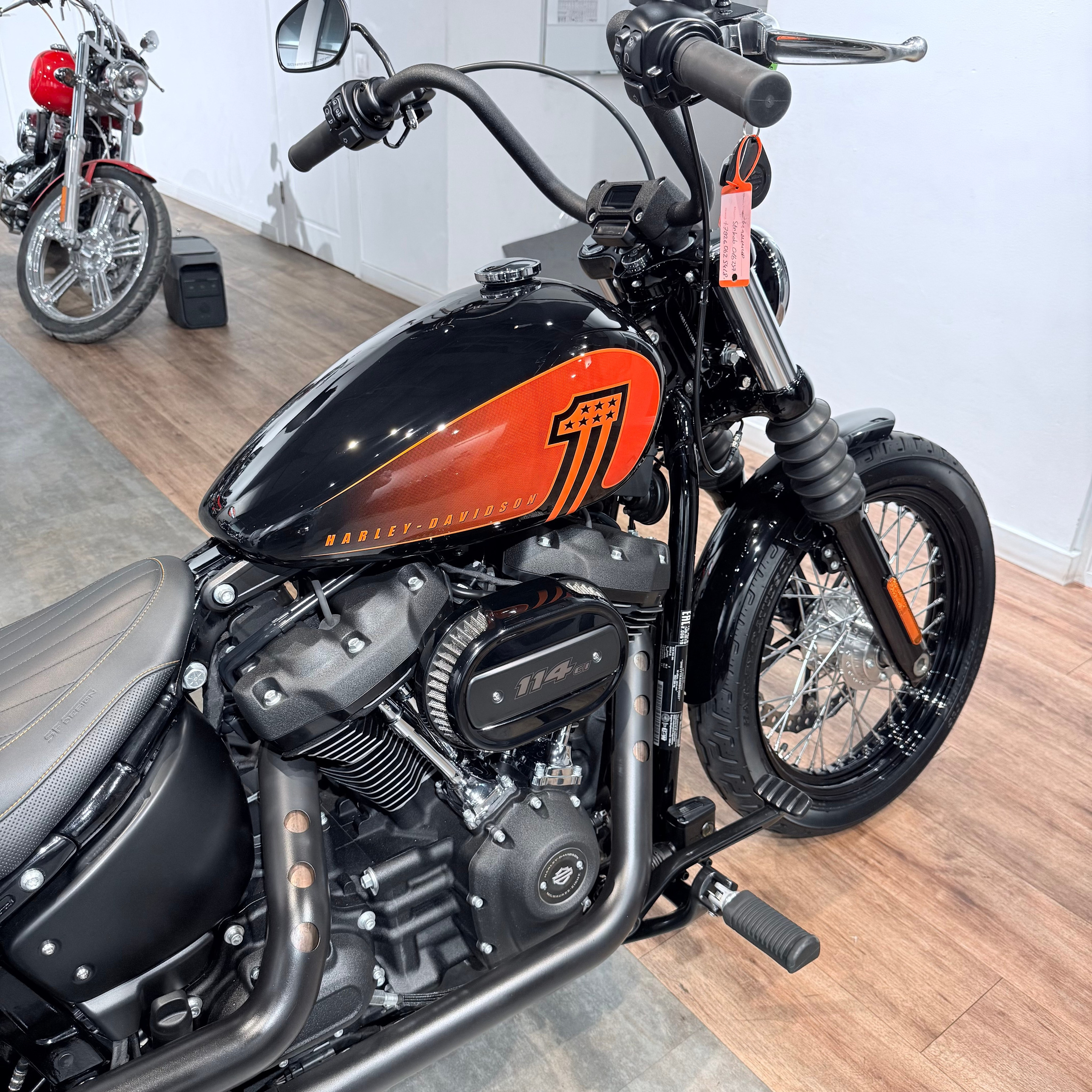 2021 Street Воb Вlack Ваjа Orаngе. Hello Davidson, Москва. Только хорошие мотоциклы…