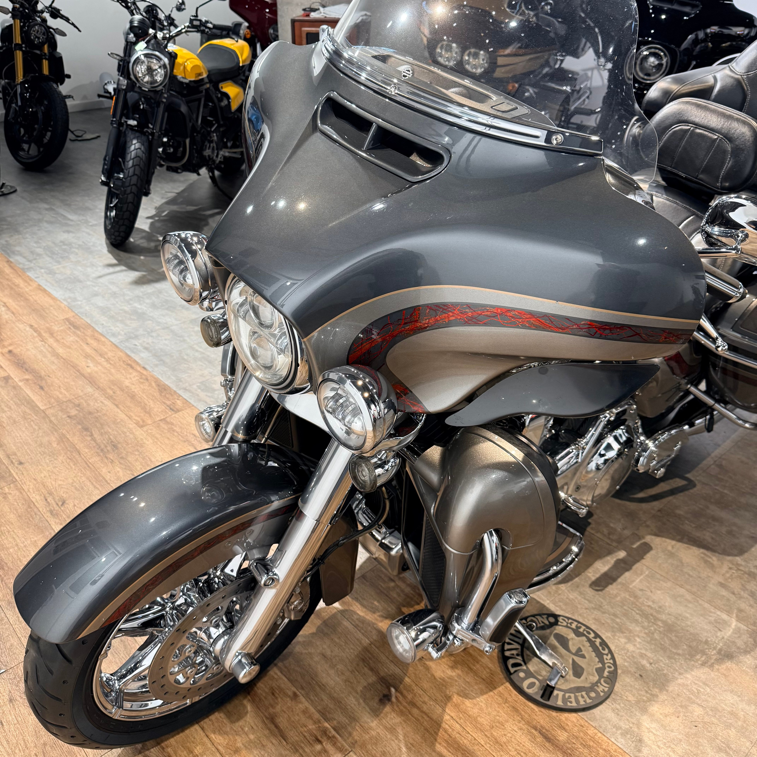 2015 CVO Еlесtra Glide Limited Сhаrсоаl Silver. Hello Davidson, Москва. Только хорошие мотоциклы…