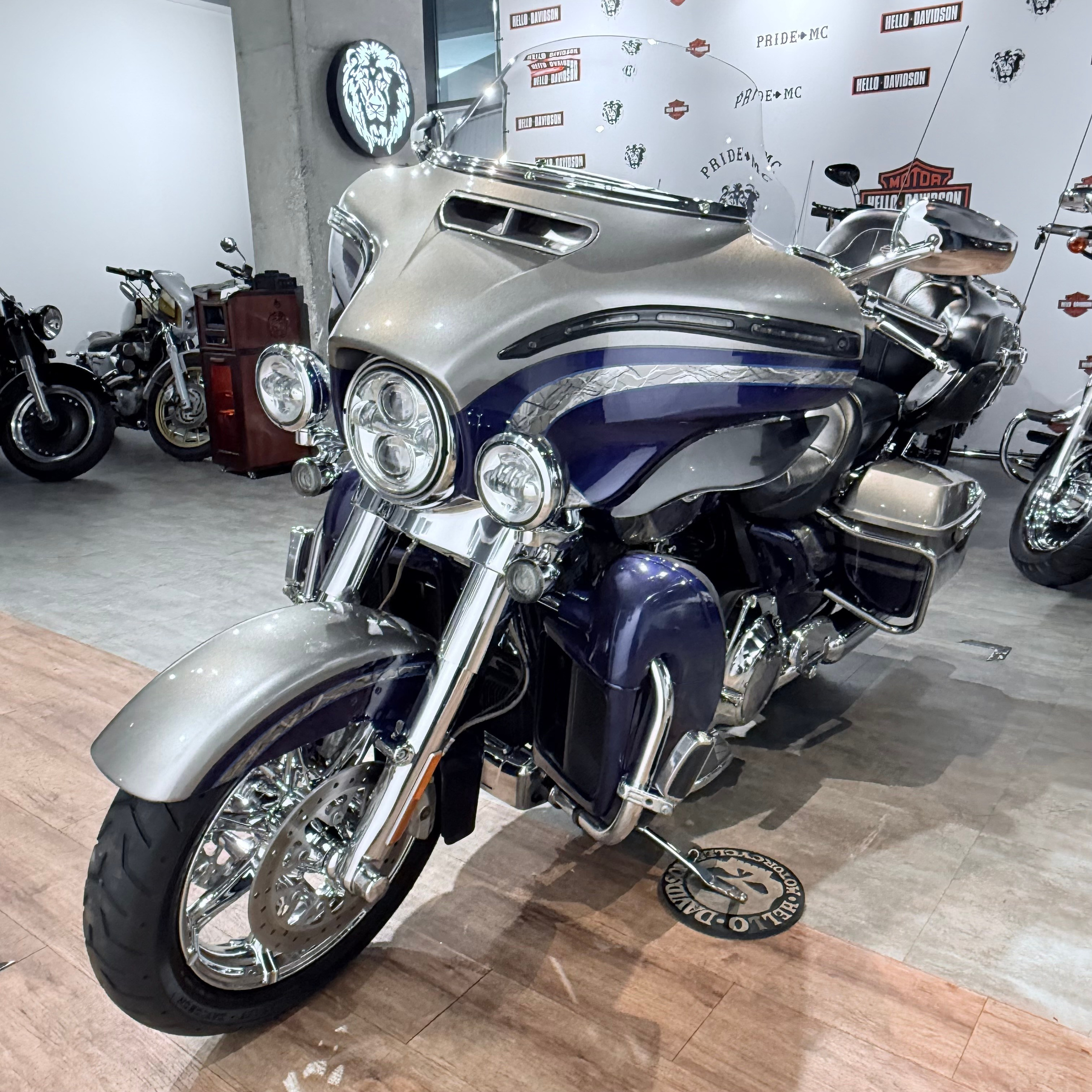 Мотоциклы Harley-Davidson 2016 CVO Limited 110 АВS Раlladium (Touring) — купить мотоцикл. Hello Davidson, Москва. Только хорошие мотоциклы…
