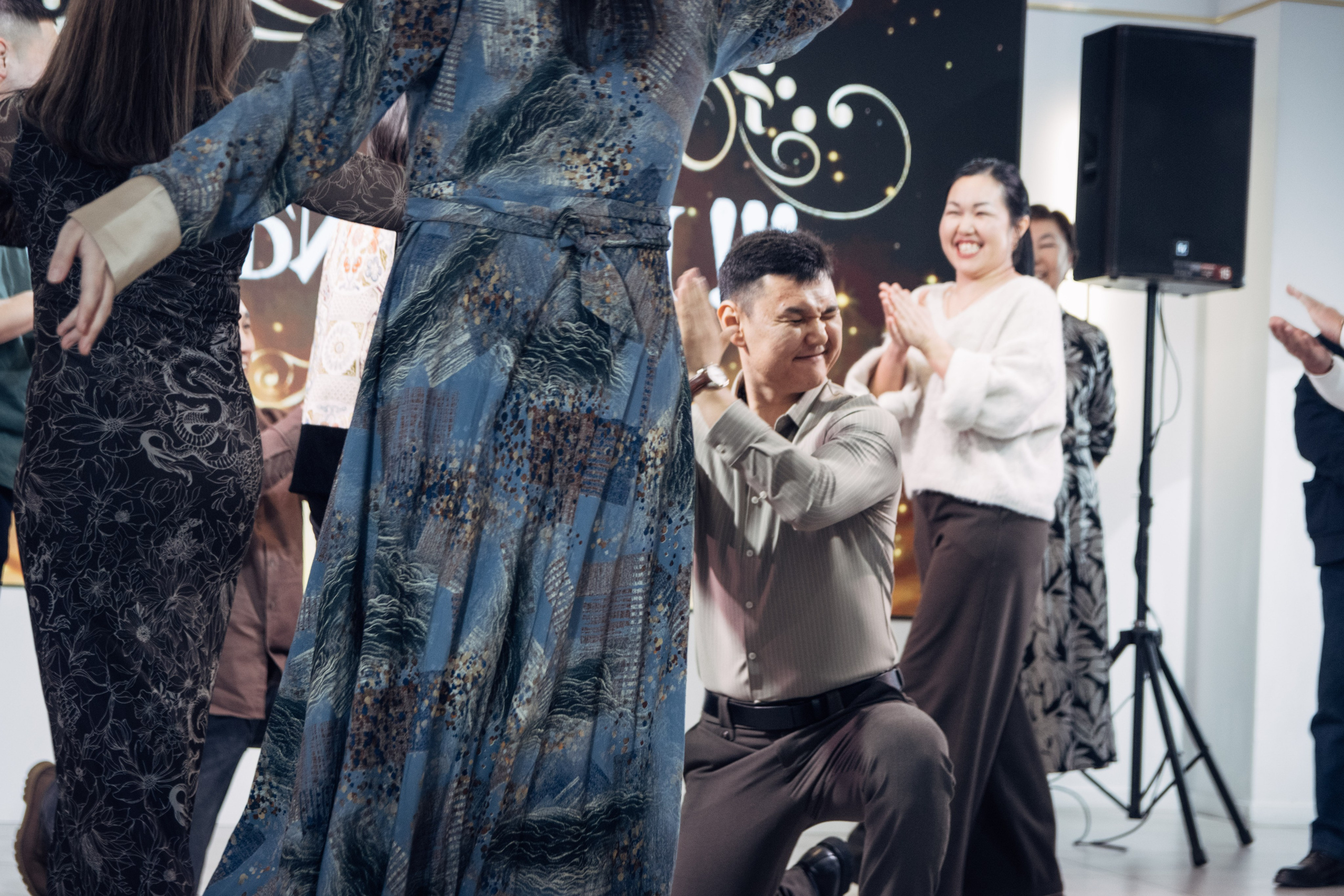 День рождения Любови в ресторане «Бурятия» — фотоотчёт праздника. Репортажный фотограф на дни рождения и юбилеи в Улан-Удэ — Алексей Раднаев