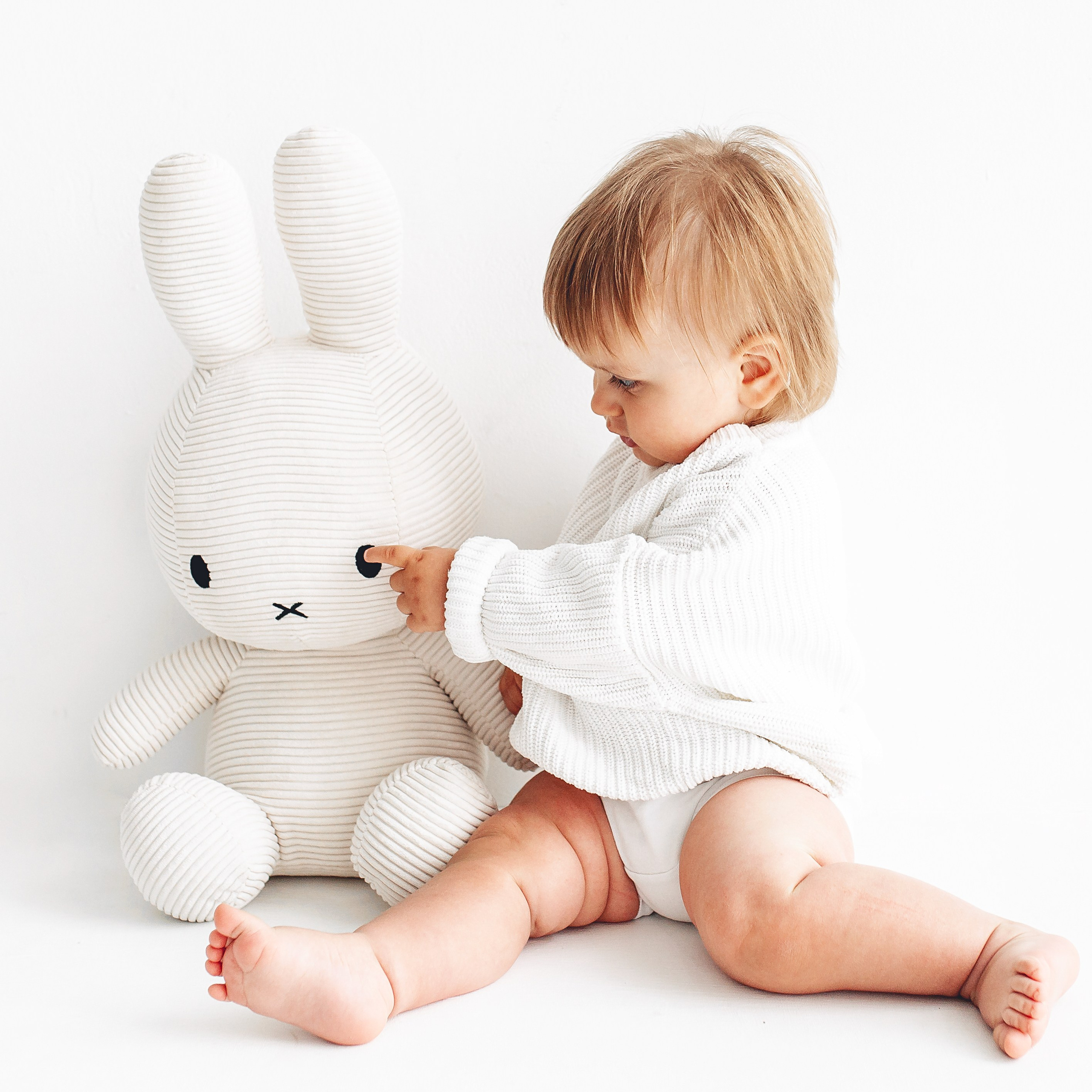 Фотосессия братьев в белой студии. Детский фотограф в Самаре