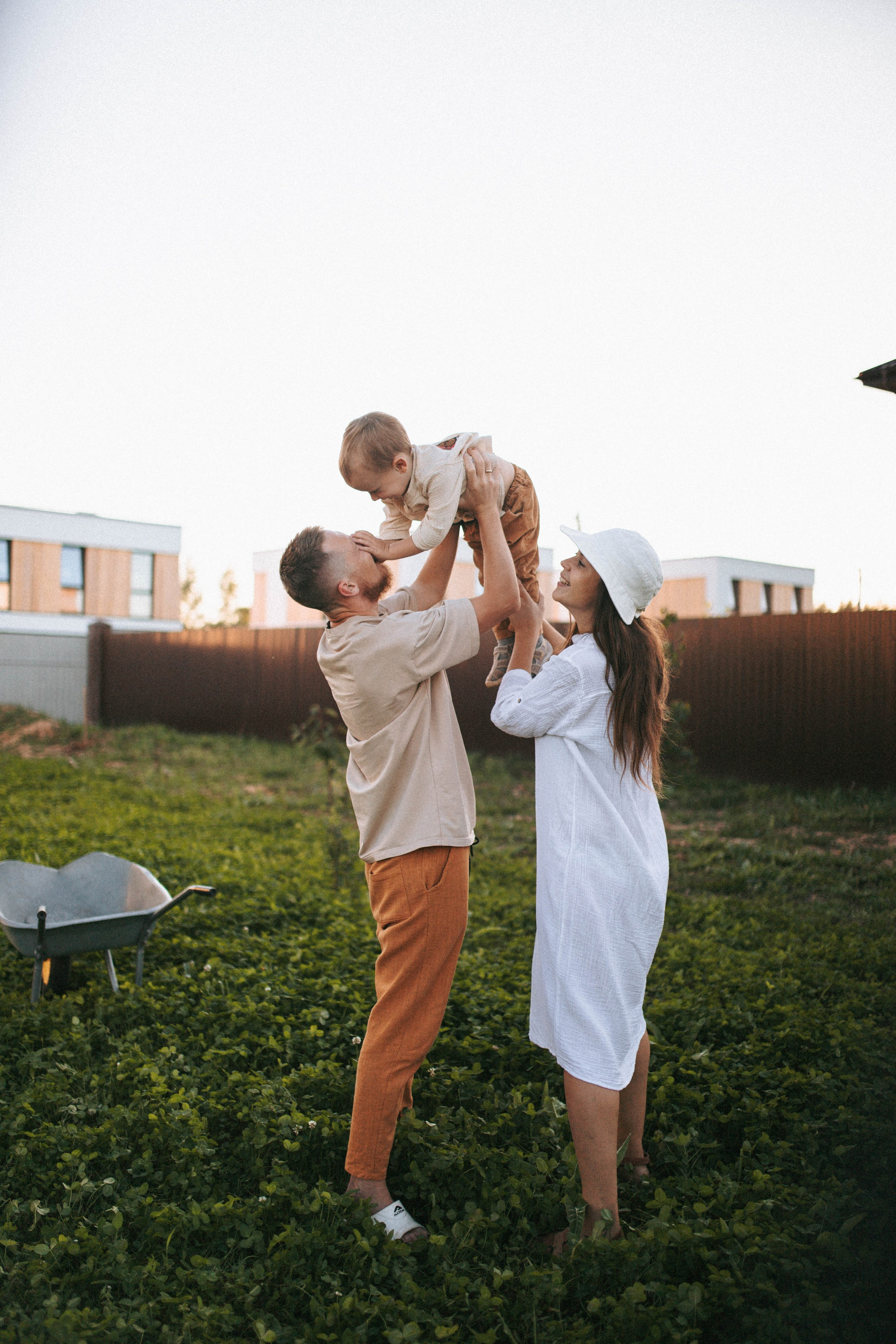 Во дворе своего дома. Свадебный и семейный фотограф в Нижнем Новгороде
