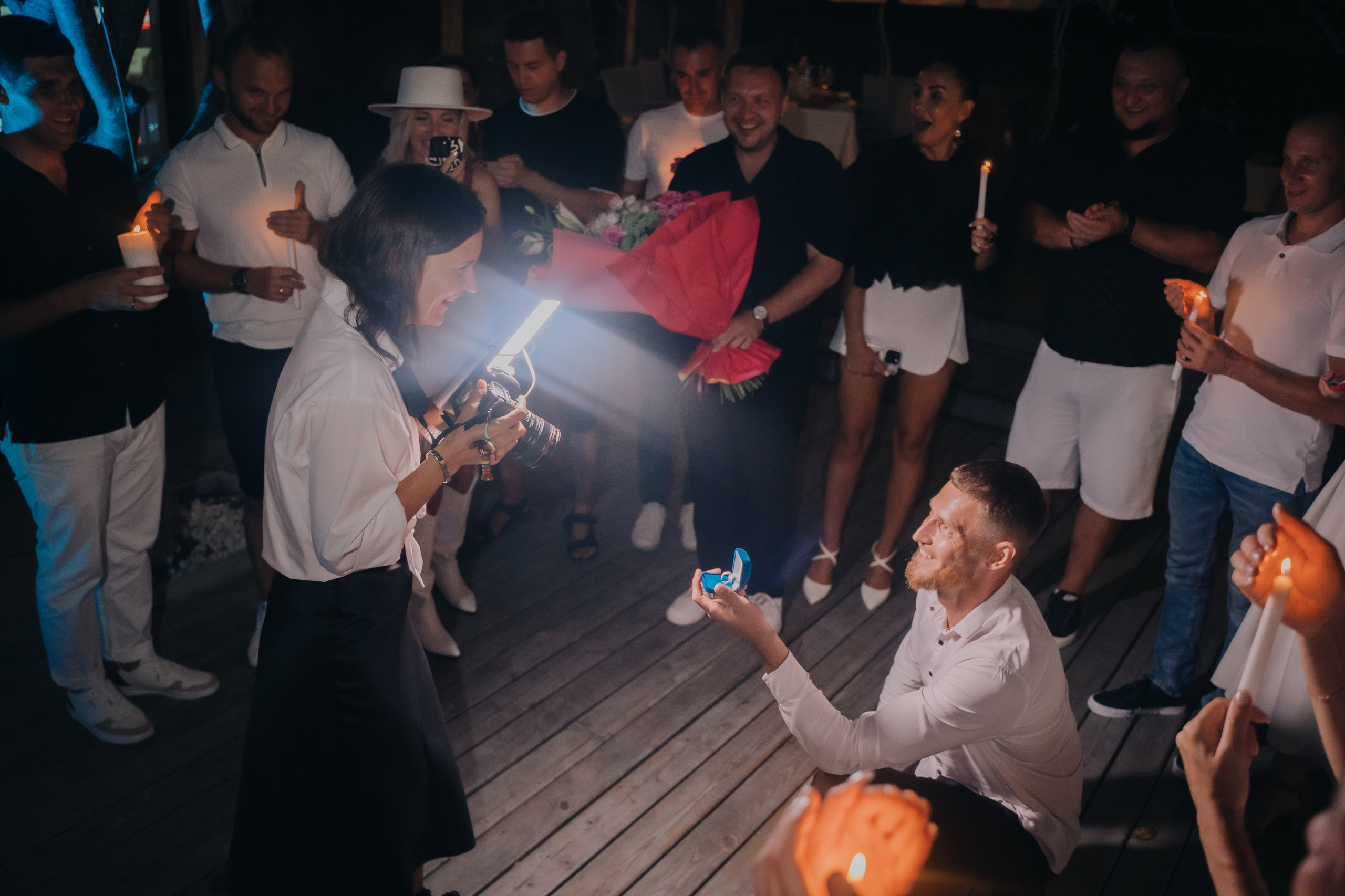 Фотография делающие предложение парня девушки оператора