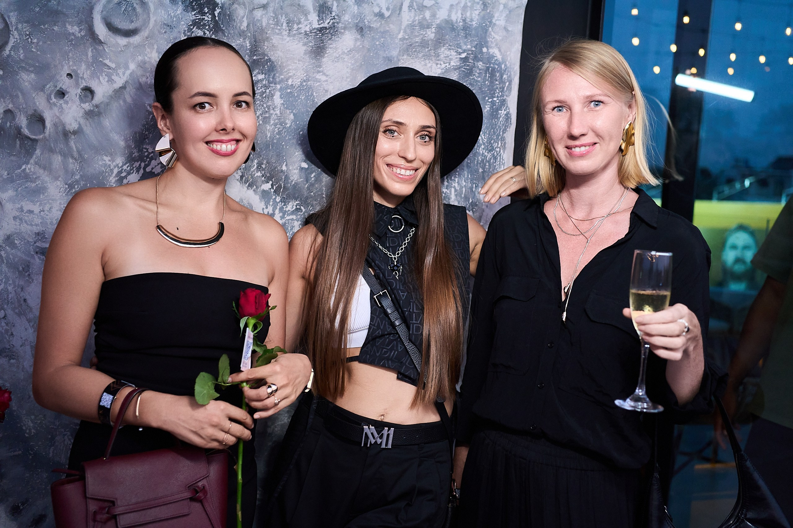 Black silk. Главная