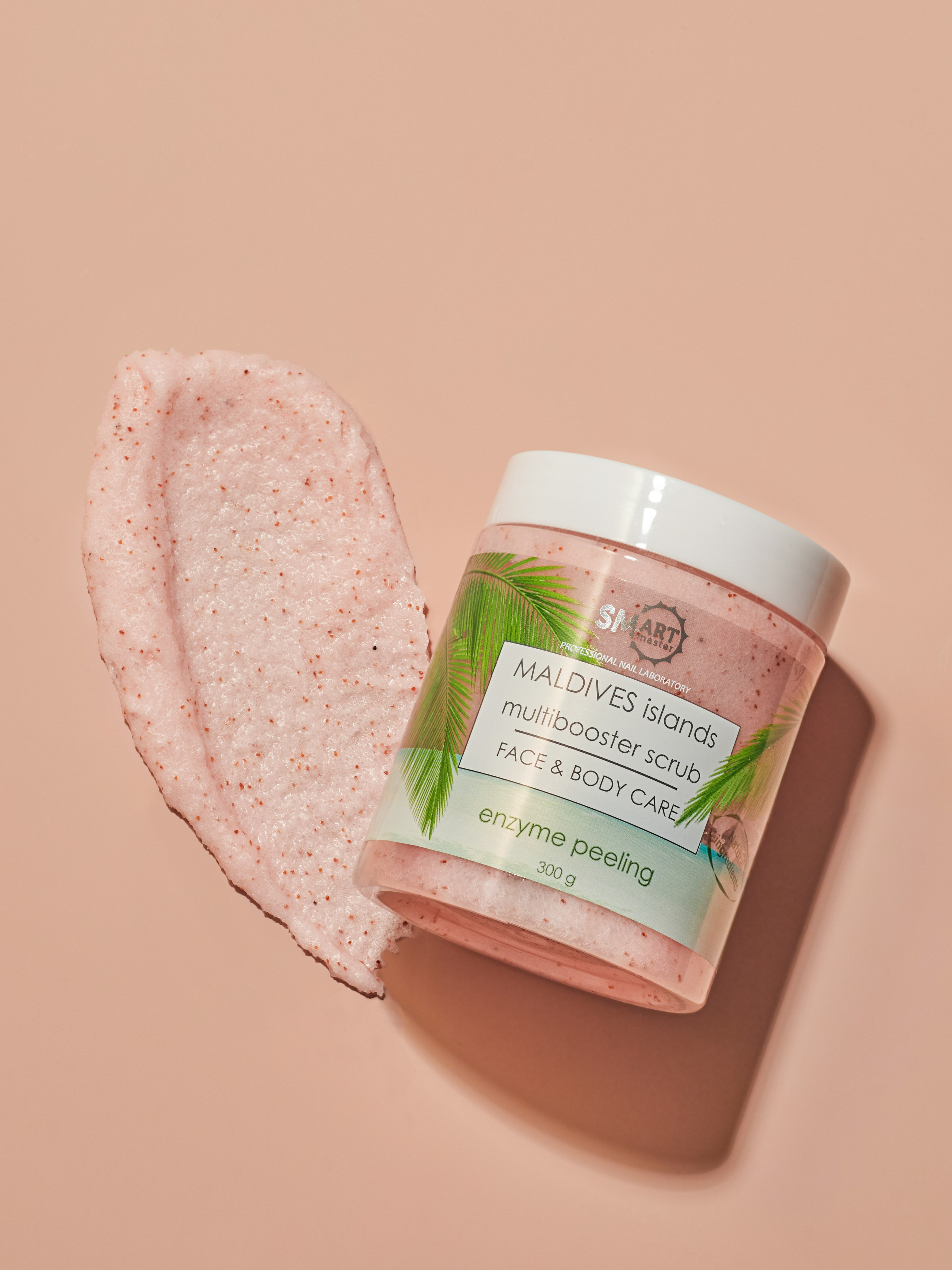 Съемка косметики (баночка крема) крупным планом с демонстрацией текстуры для Ozon.