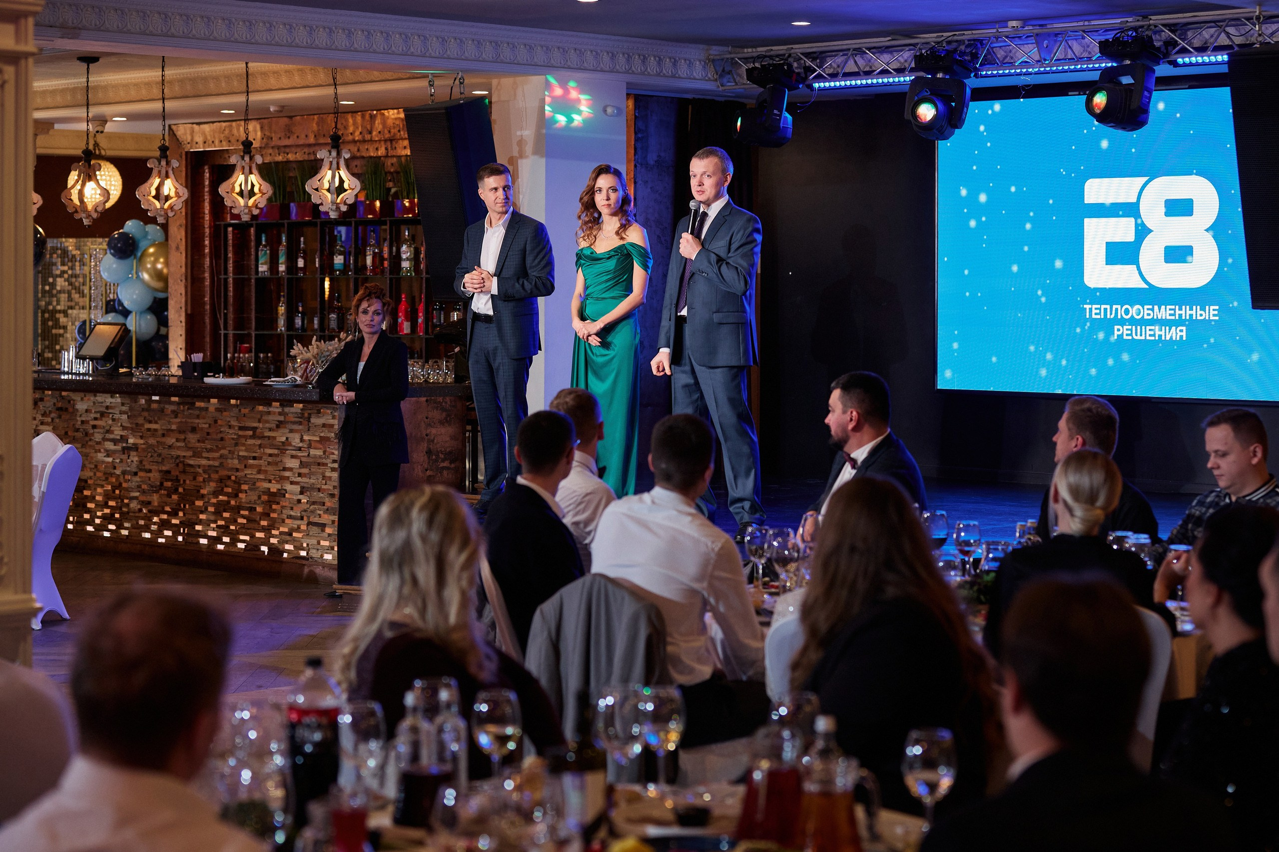 E8 / Новогодний корпоратив. Другой взгляд на фотографию