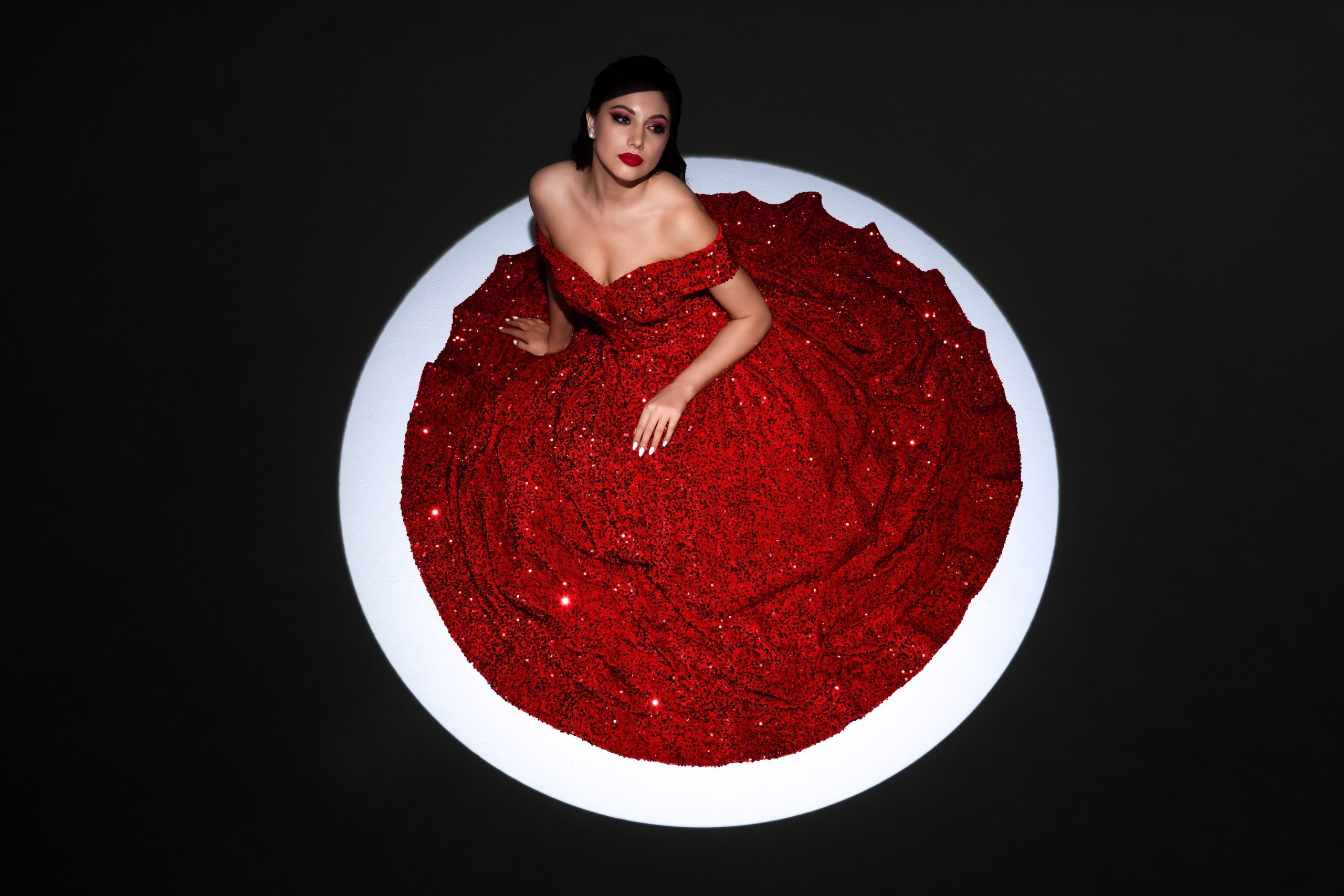 The glow of red. Sakunov Photo