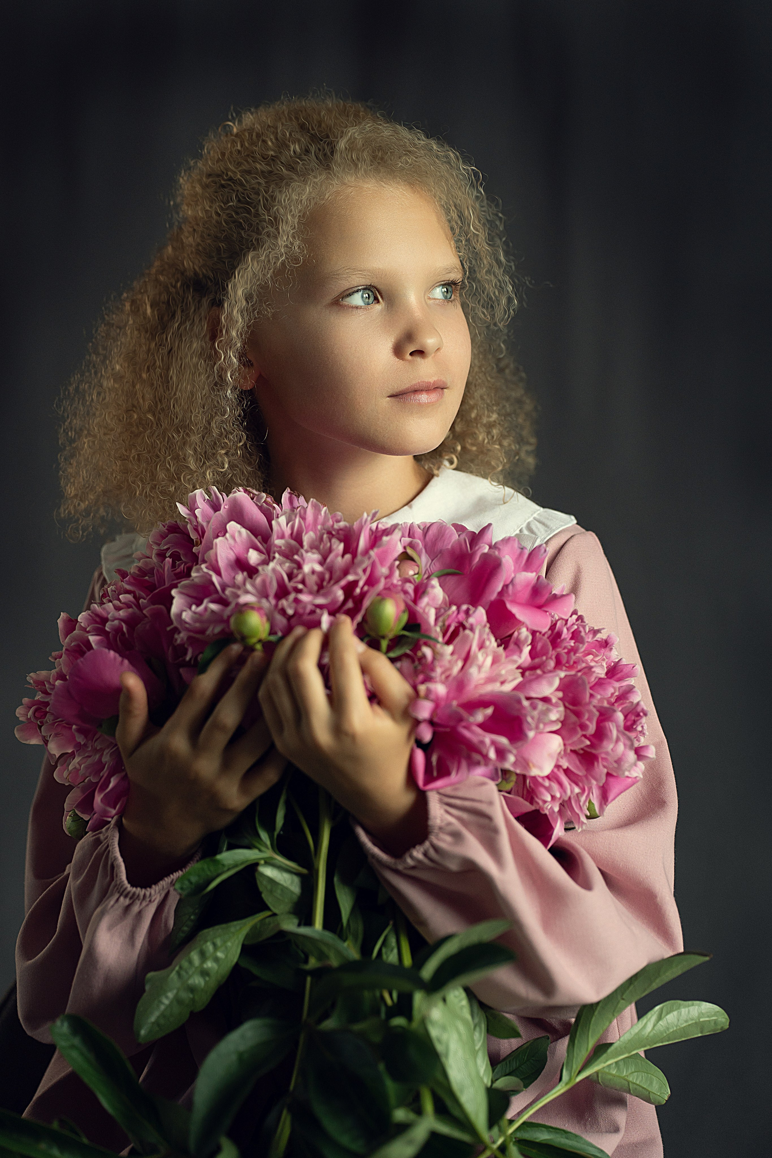 девочка с цветами