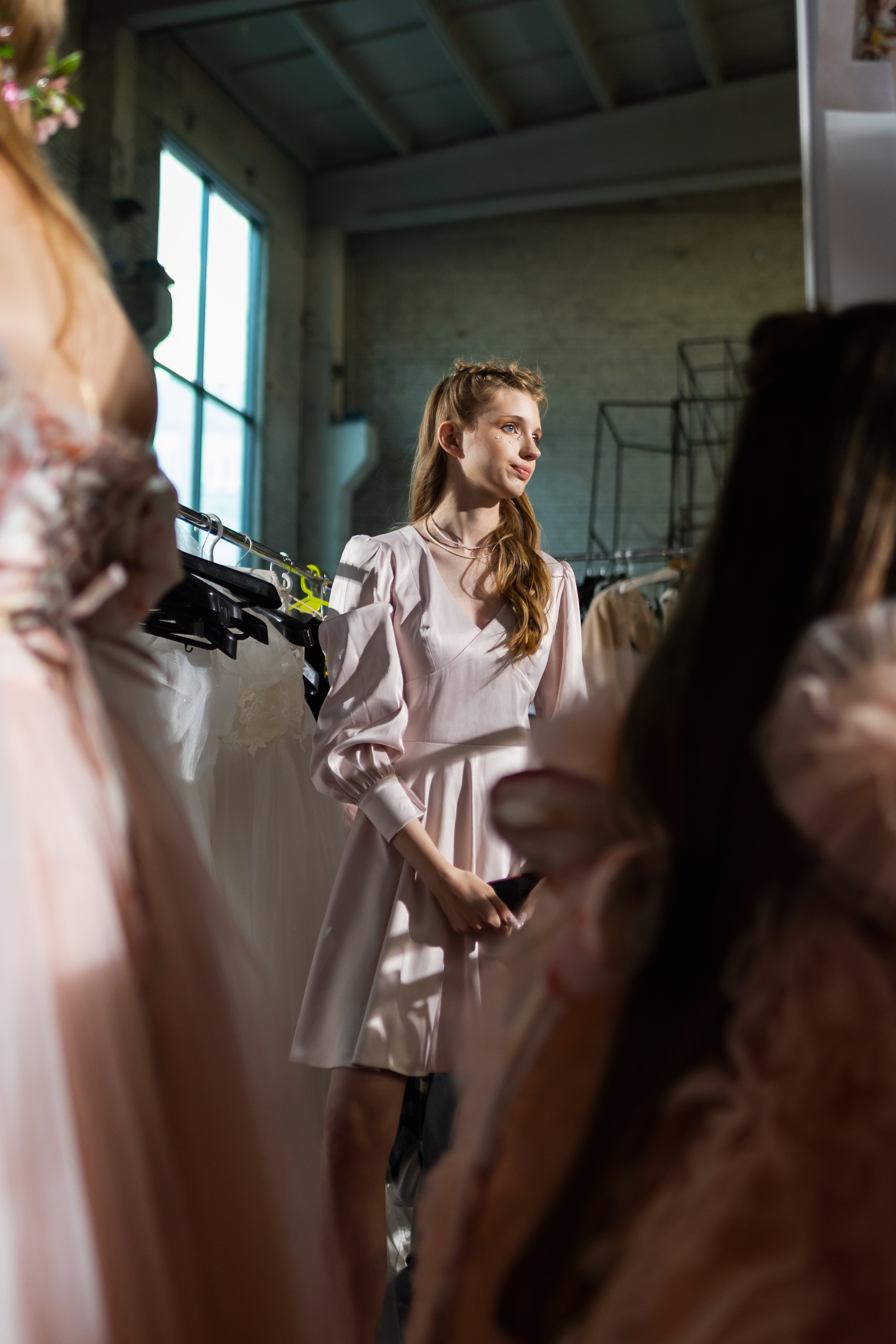 Top Fashion Trends Show 2026 в МинскеМодный показ дизайнерской коллекции на Top Fashion Trends Show 2026Модель на подиуме Top Fashion Trends Show в МинскеПоказ авторской одежды белорусских дизайнеровFashion show в Минске с участием профессиональных моделейДизайнерская коллекция сезона весна-лето 2026Участники модного мероприятия Top Fashion Trends ShowФинальный выход моделей на показе мод в МинскеСовременные тренды моды на Top Fashion Trends ShowБелорусские дизайнеры представляют новые коллекции одеждыПрофессиональная fashion-фотография на модном показеПодиумный показ дизайнерской одежды в БеларусиГости и участники Top Fashion Trends Show 2026Закулисье модного показа Top Fashion Trends ShowМодель демонстрирует дизайнерское платье на подиумеКоллекция современной одежды от белорусского брендаFashion мероприятие для дизайнеров и моделей в МинскеПрезентация новой коллекции одежды на TFT ShowМодный подиум и показы дизайнерских брендовТренды fashion-индустрии на Top Fashion Trends ShowФотографии с модного показа в МинскеДефиле моделей на Top Fashion Trends ShowПоказ одежды белорусских дизайнеров 2026Fashion event в Беларуси для профессионалов индустрииСтильные образы и дизайнерская одежда на подиумеМодельное дефиле на Top Fashion Trends Show 2026Модное событие в Минске с участием дизайнеров и стилистовПрофессиональные модели на fashion-показеТоповые модные тренды сезона весна-лето 2026Мероприятие Top Fashion Trends Show Беларусь
