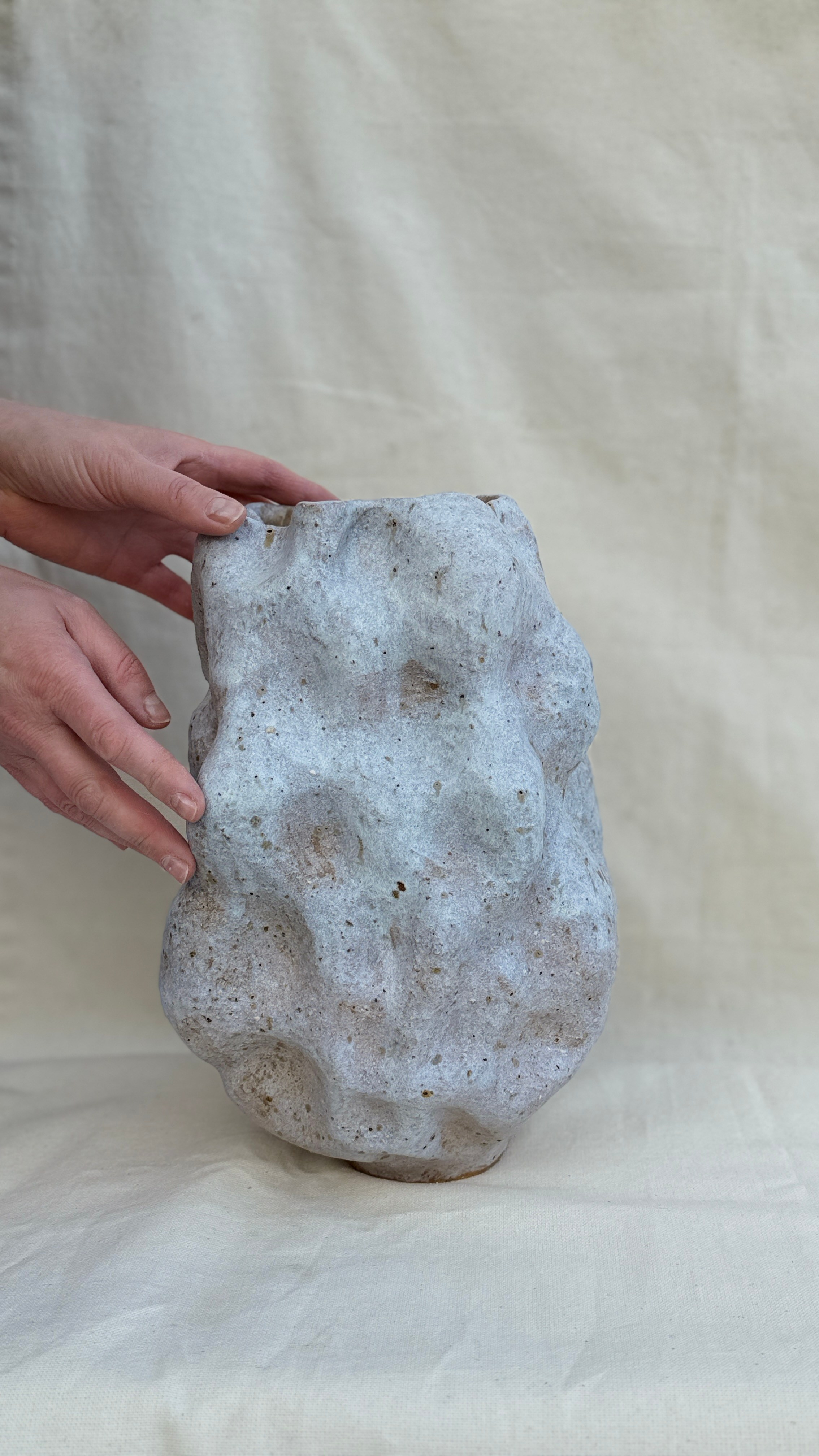 Ваза «Большой серый камень». Арт-керамика Катерины Жизневской
