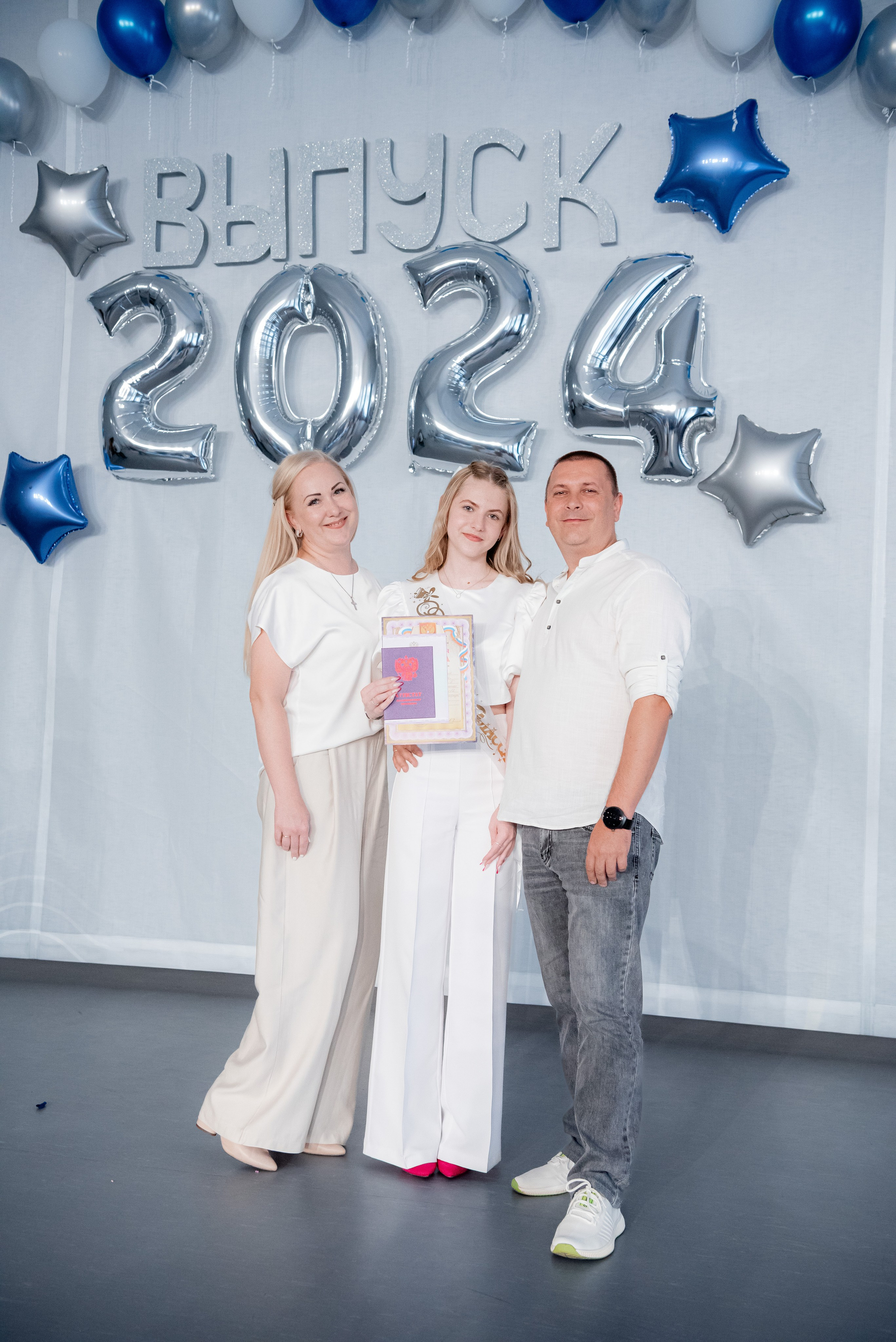 86 школа. Вручение. ДК Тракторозаводского района. Фотограф в Волгограде и Волжском Александр Горбань