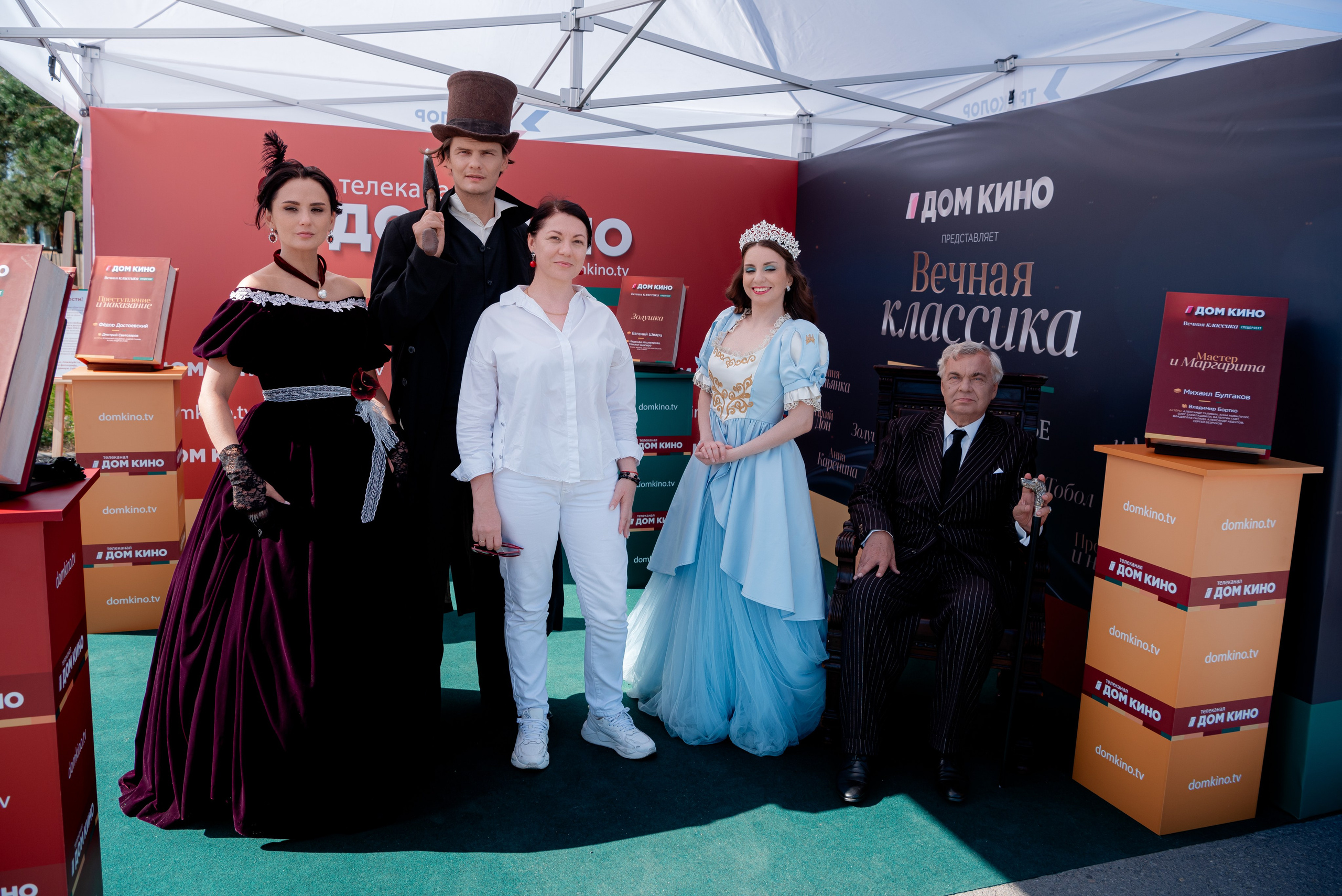 Портретные фото с артистами в палатке Триколор Дом Кинов на день города Волгоград. Фотограф в Волгограде и Волжском Александр Горбань