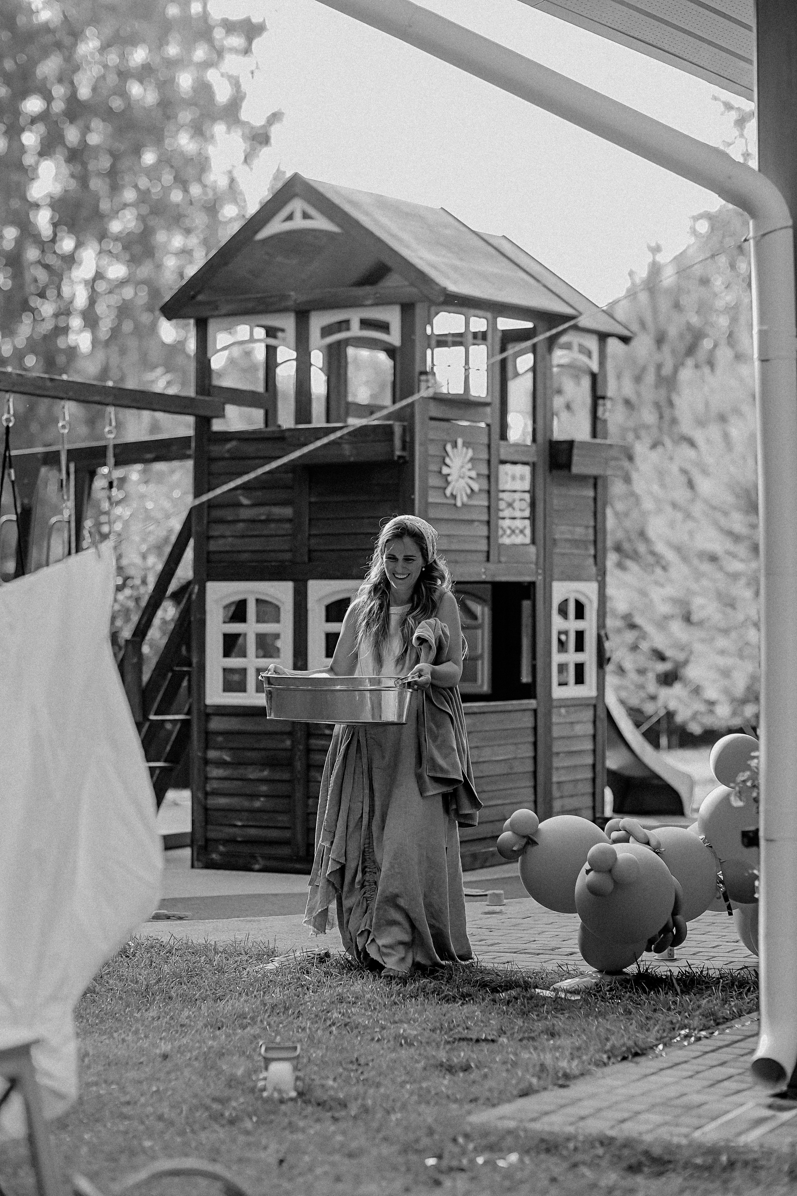 Стирка у дома. Семейный фотограф Тюмень, фотограф на роды Салмина Мария