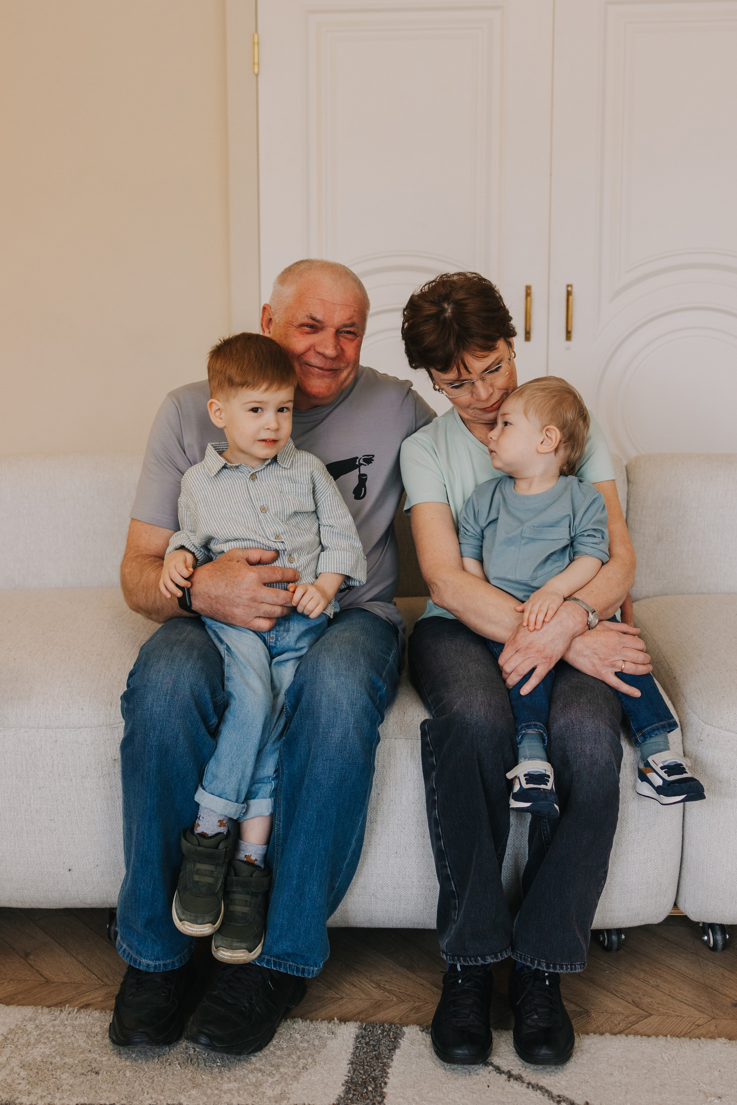 Большая семья. Домашняя фотосессия